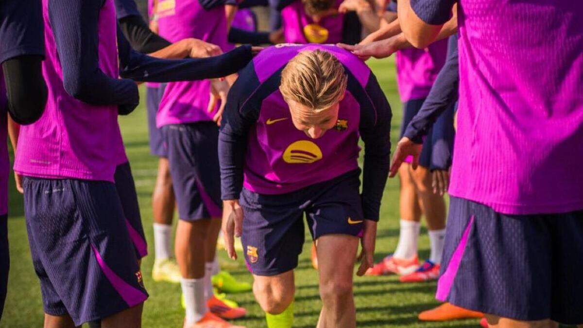 VIDEO Frenkie de Jong reçoit un « accueil chaleureux » de la sélection du FC Barcelone après la signature d’un nouveau contrat