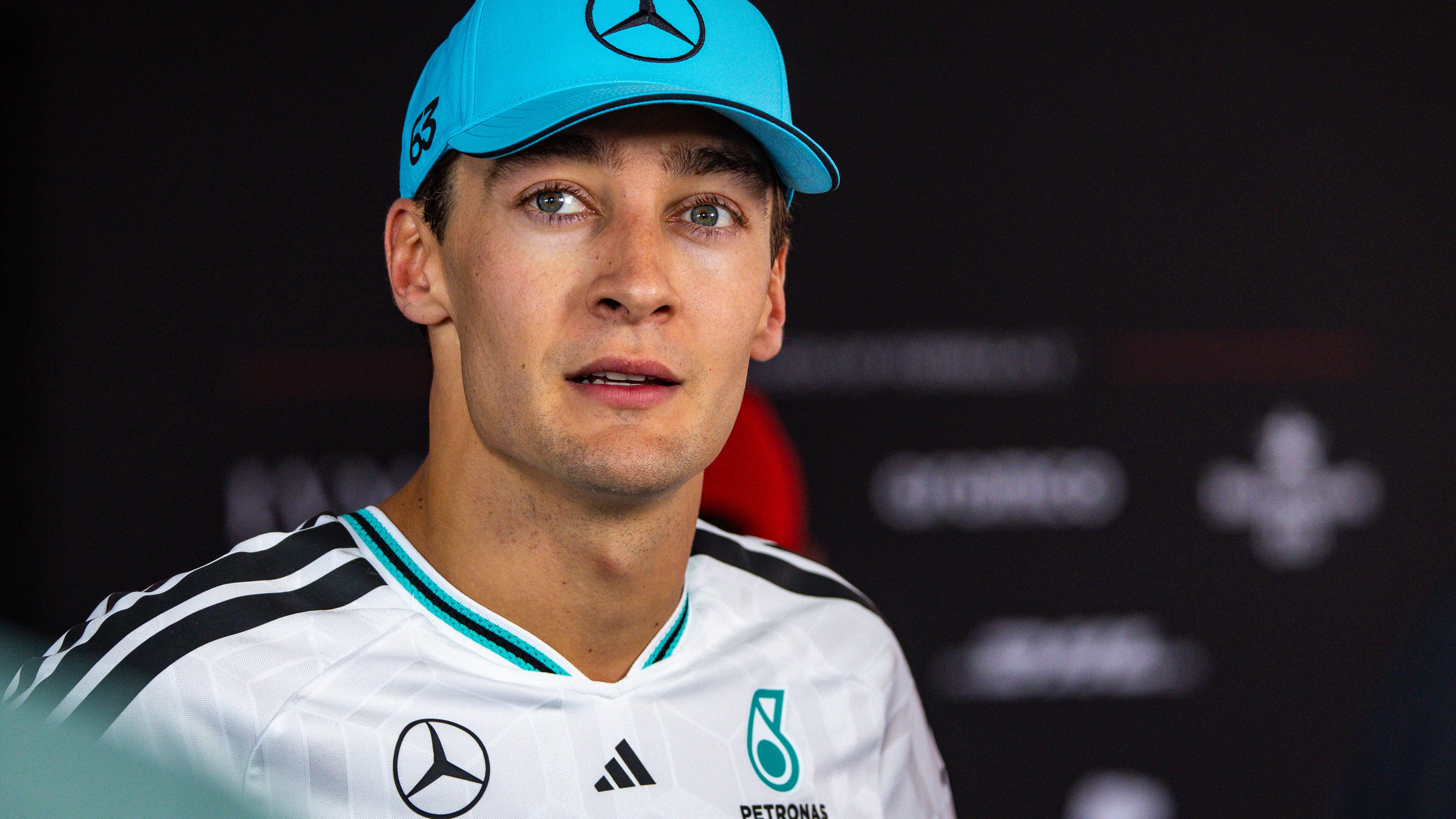 Mercedes-coureur George Russell gefrustreerd na nieuwe pech in Hongarije: ’Nog nooit zo’n seizoen meegemaakt’