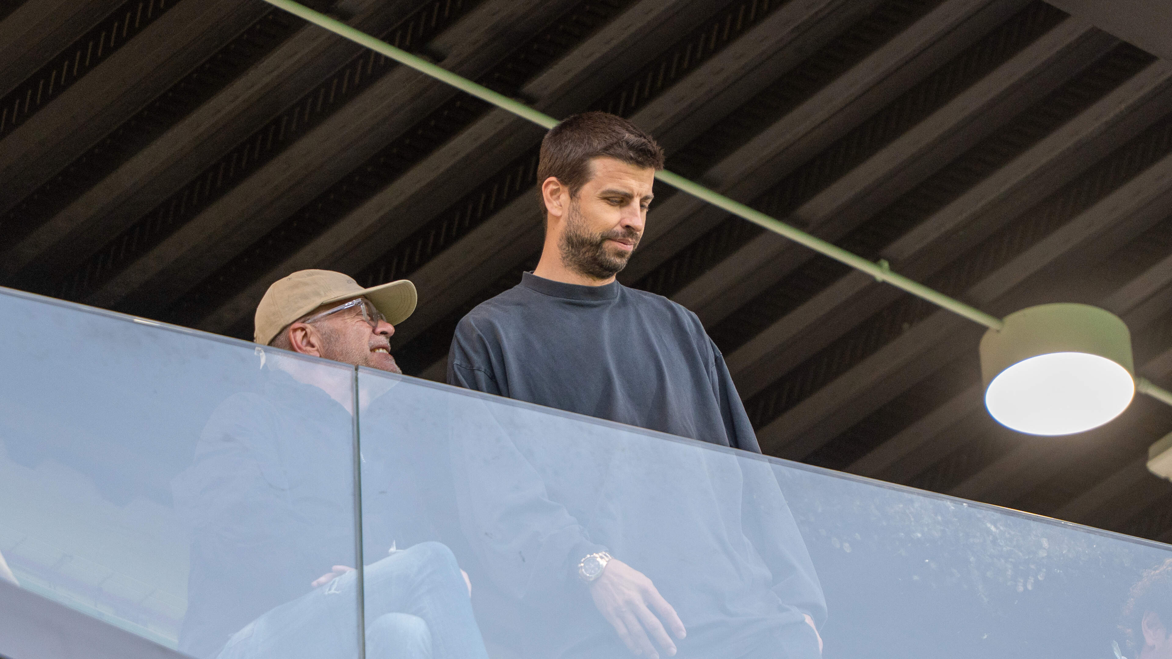 Flinke schorsing FC Andorra-baas Gerard Piqué na uitbarsting richting arbitrage: ’In een ander land had ik je in elkaar geslagen’