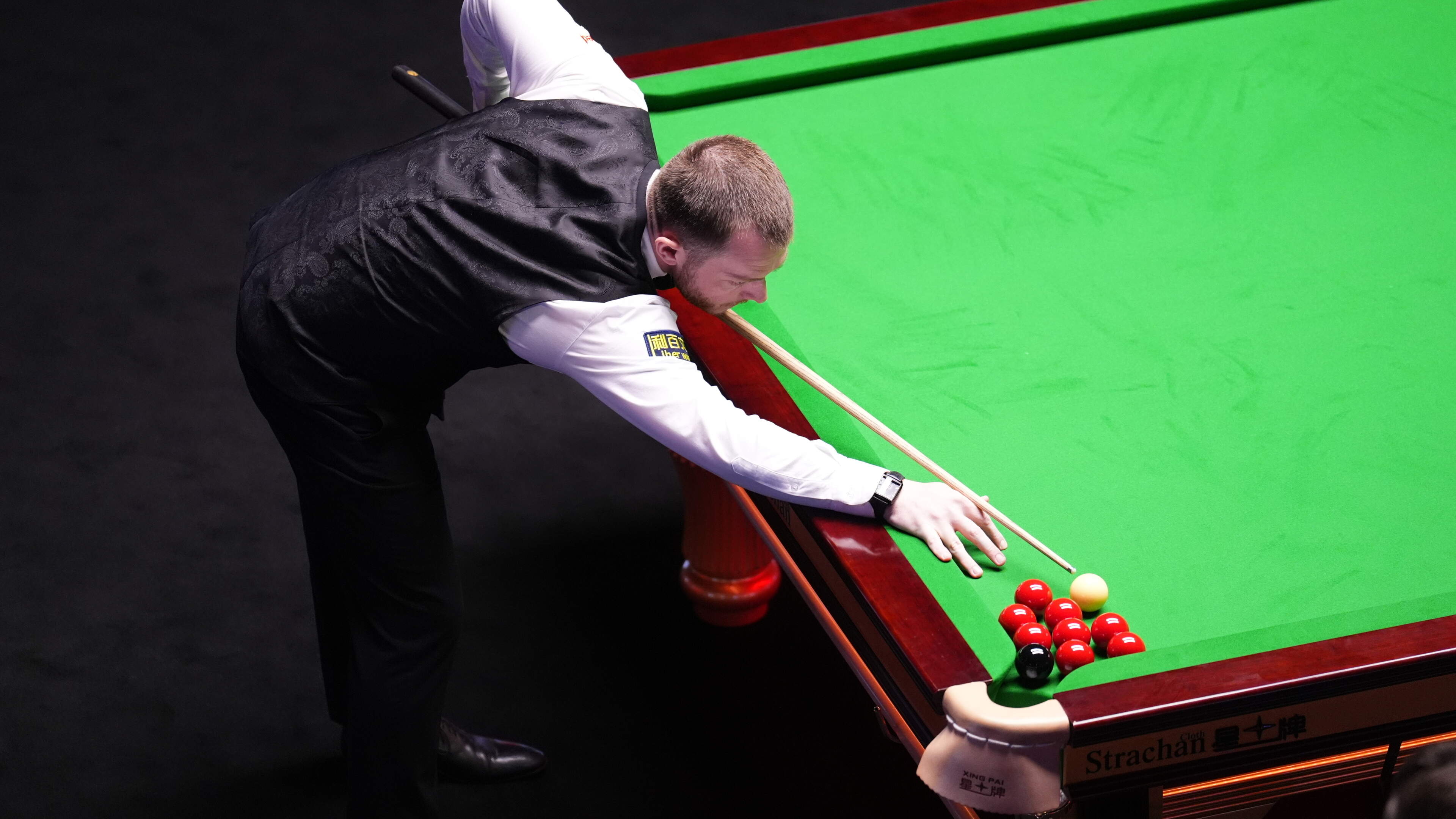 Bizar snooker: publiek laat zich horen tijdens recordframe van 100 minuten tussen Mark Allen en Wu Yize