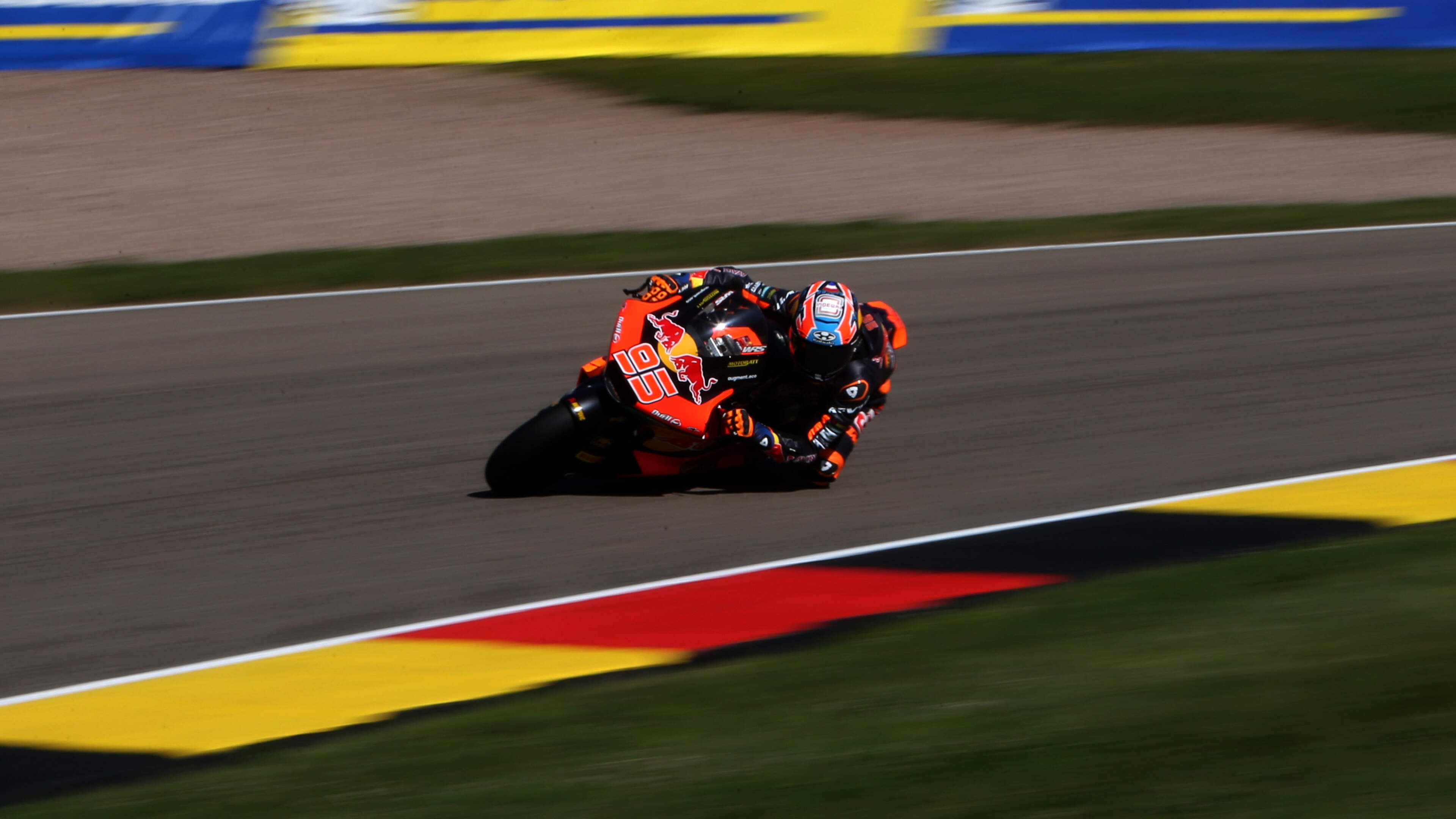 Veijer crasht in openingsronde in Moto2 op Silverstone, Fernández wint in MotoGP eerste race dit seizoen