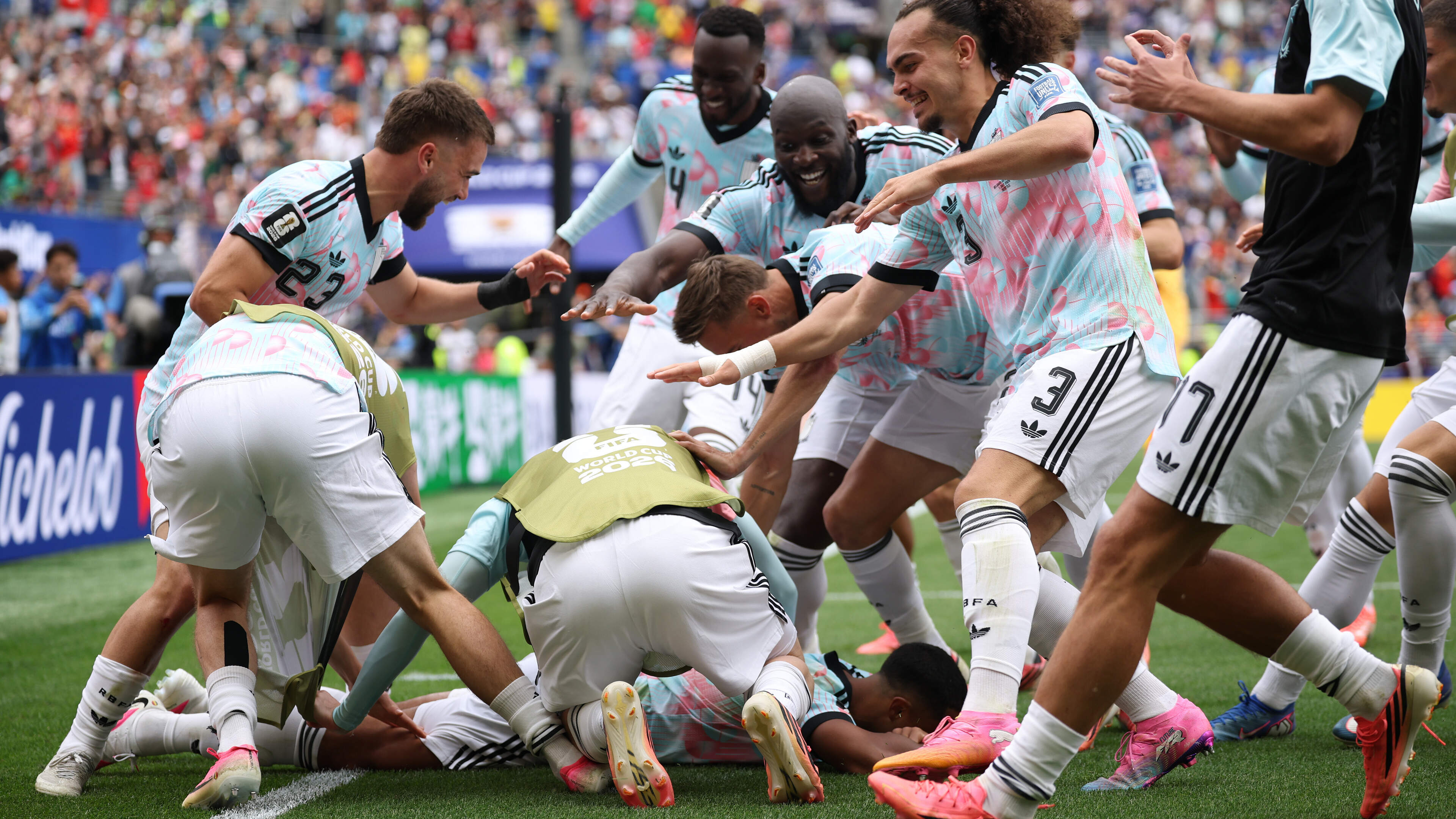 International press delights in Belgium's 'miraculous comeback', but: 'In my day, that never would have been a penalty'