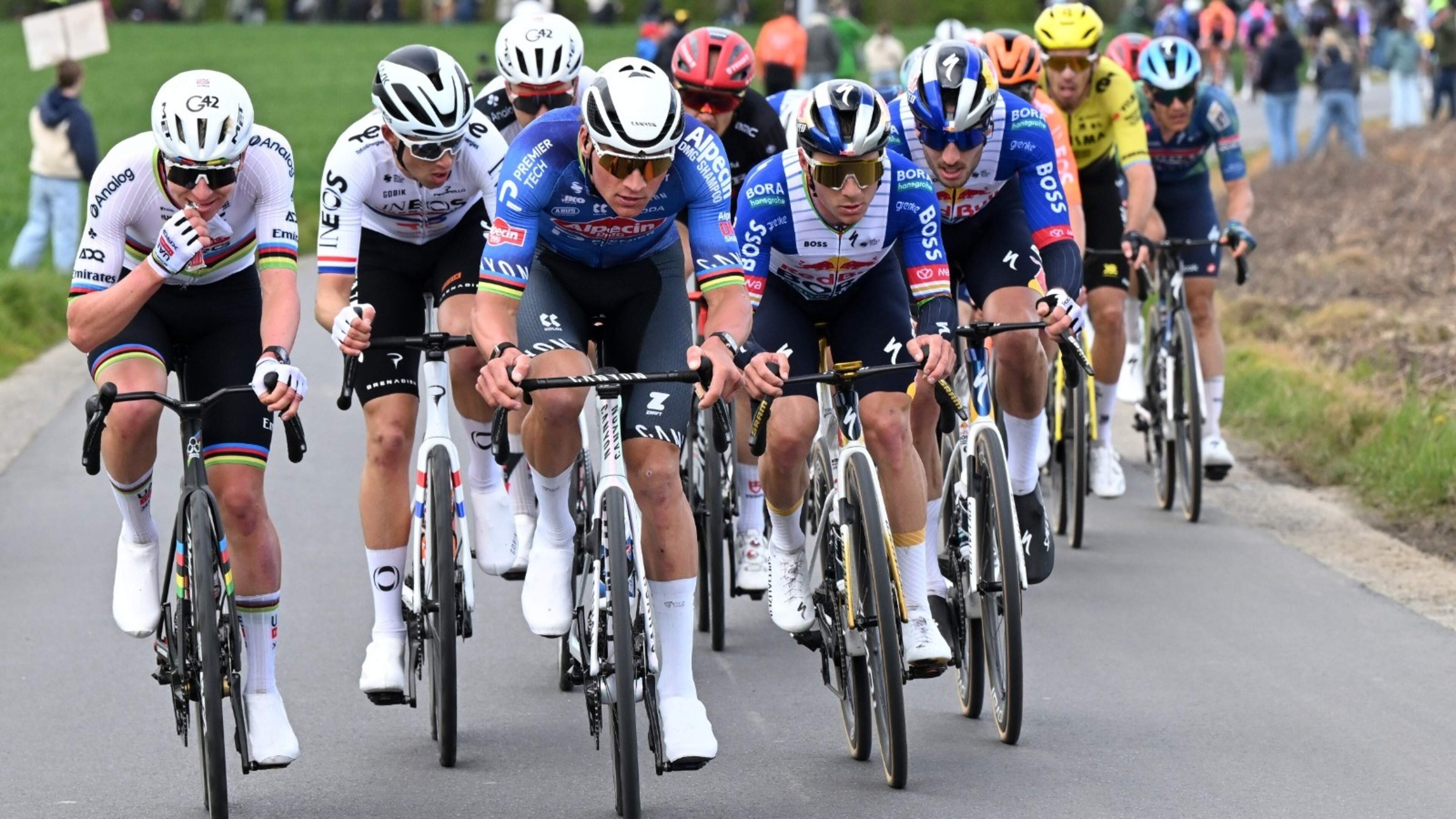 LIVE Ronde van Vlaanderen: versnelling Pogacar, enkel Van der Poel en Evenepoel zijn mee