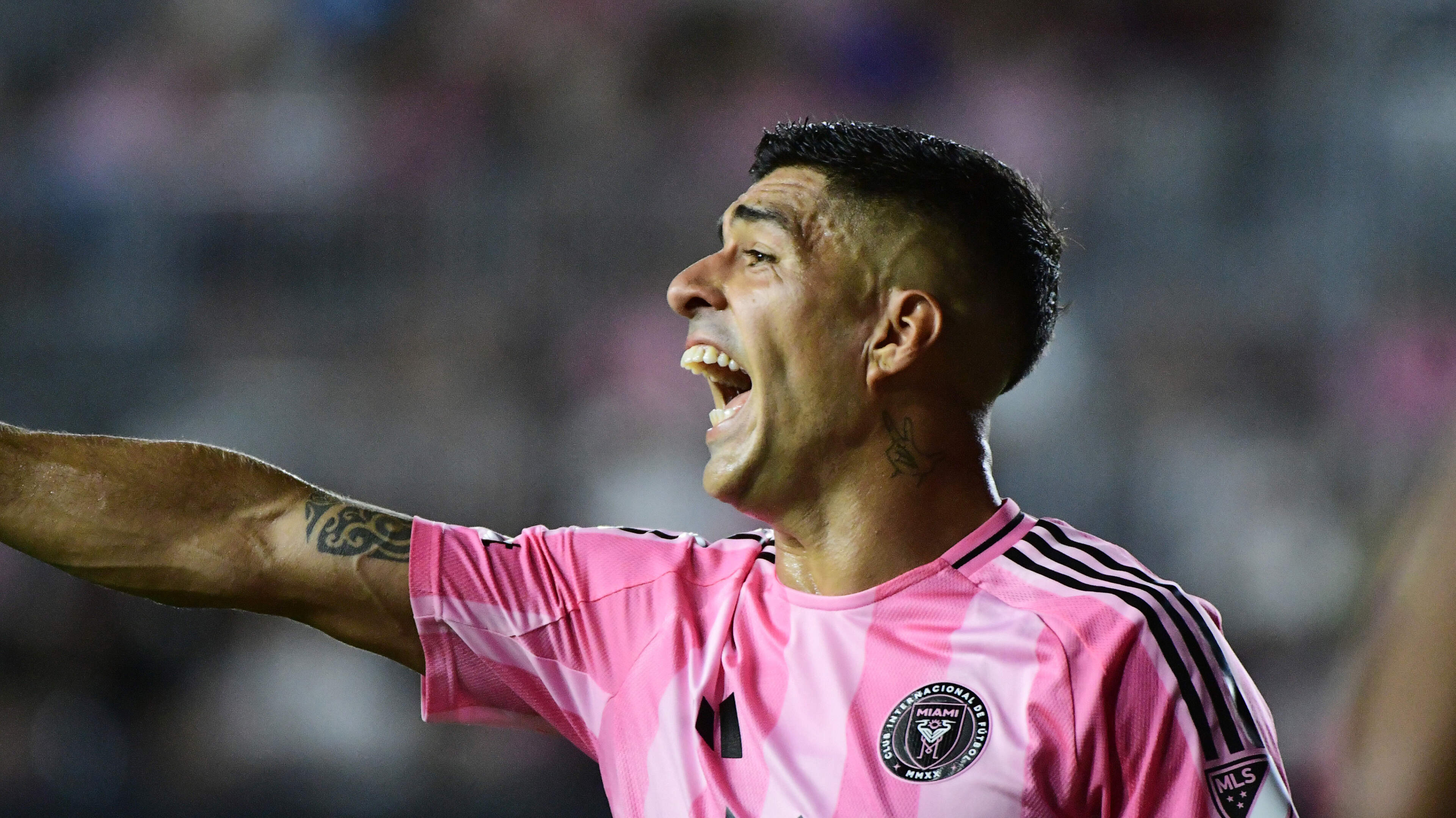 Lionel Messi is een keer niet de held: Luis Suarez (39) stelt zege Inter Miami veilig met heerlijke volley