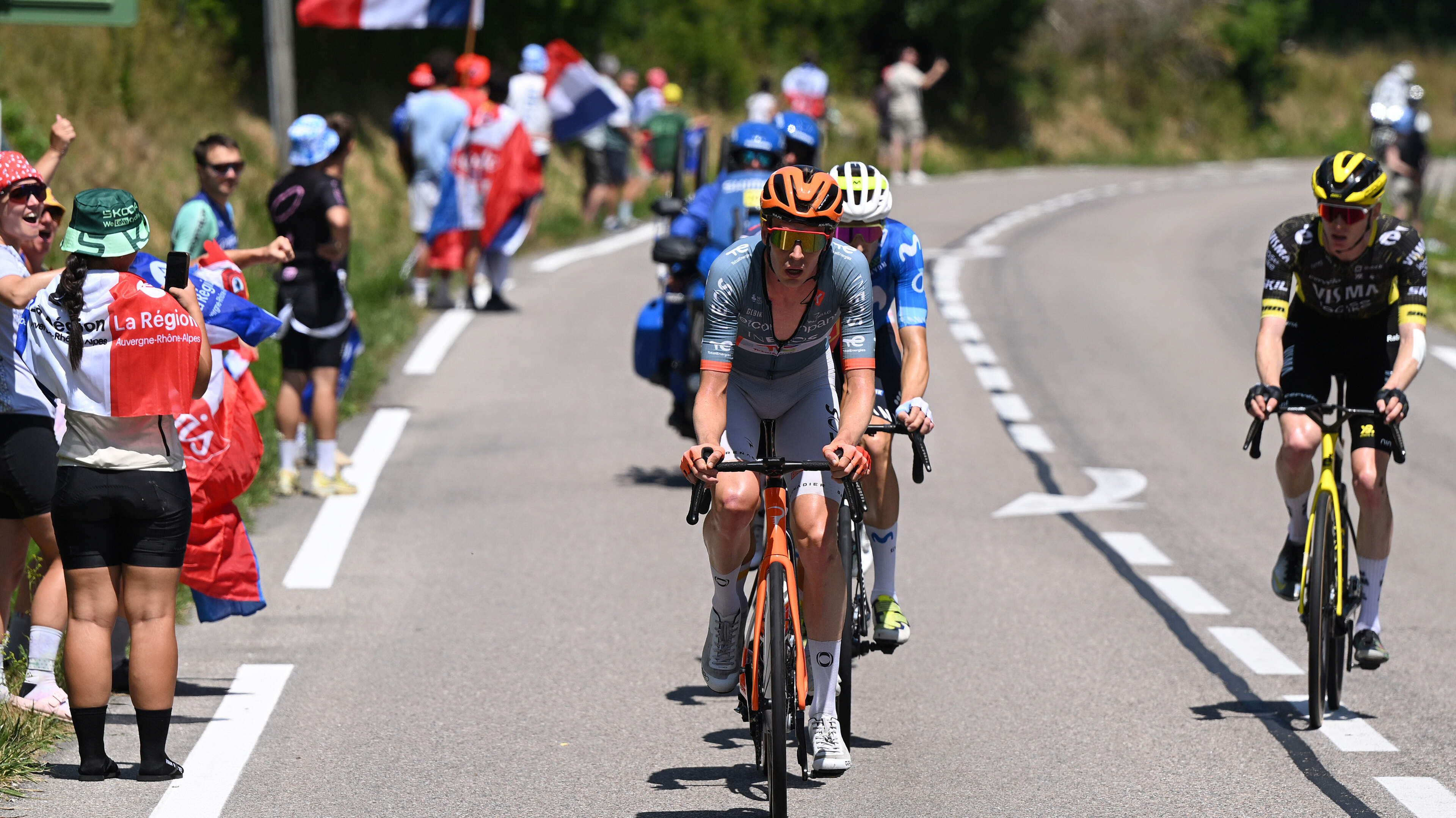 LIVE Tour de France | Thymen Arensman jaagt in kopgroep op zege, Mads Pedersen doet gouden zaken voor groene trui,