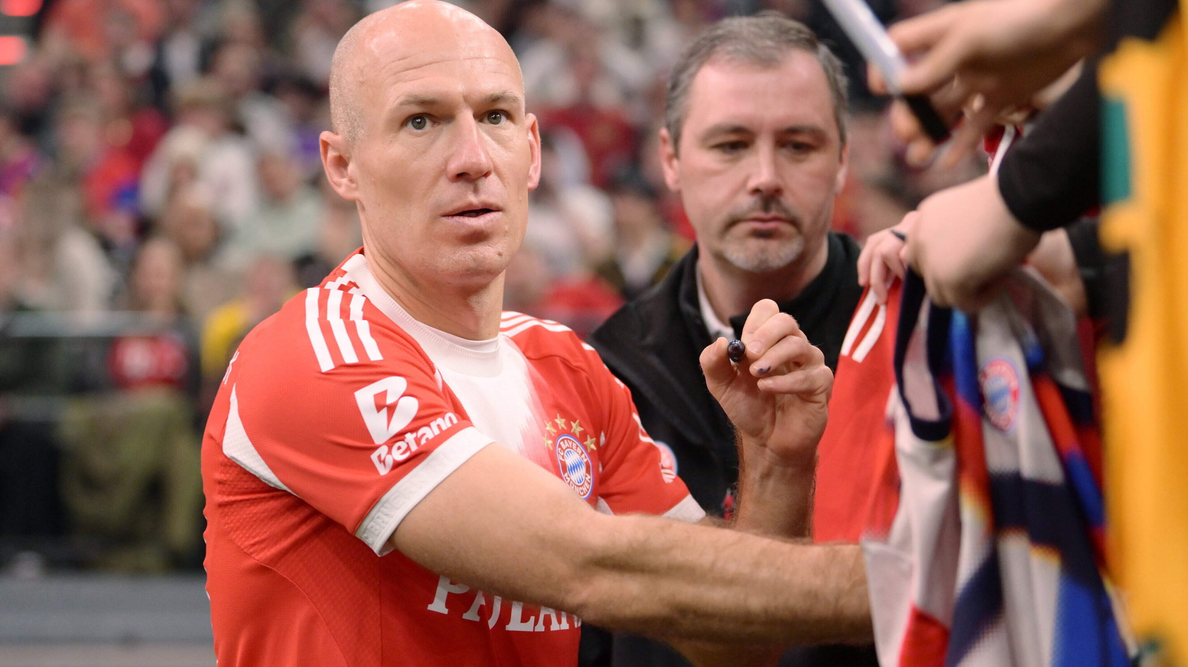 Arjen Robben maakt promotie bij FC Groningen: ’Dan wordt het wel wat serieuzer’