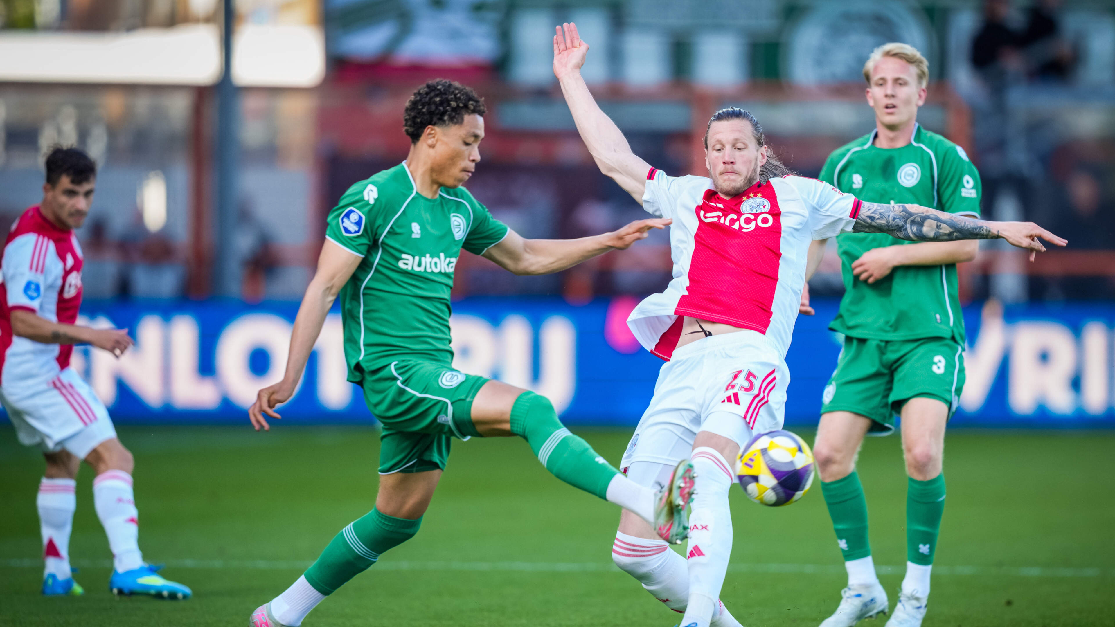 LIVE play-offs: Ajax gevaarlijk in beginfase tegen FC Groningen