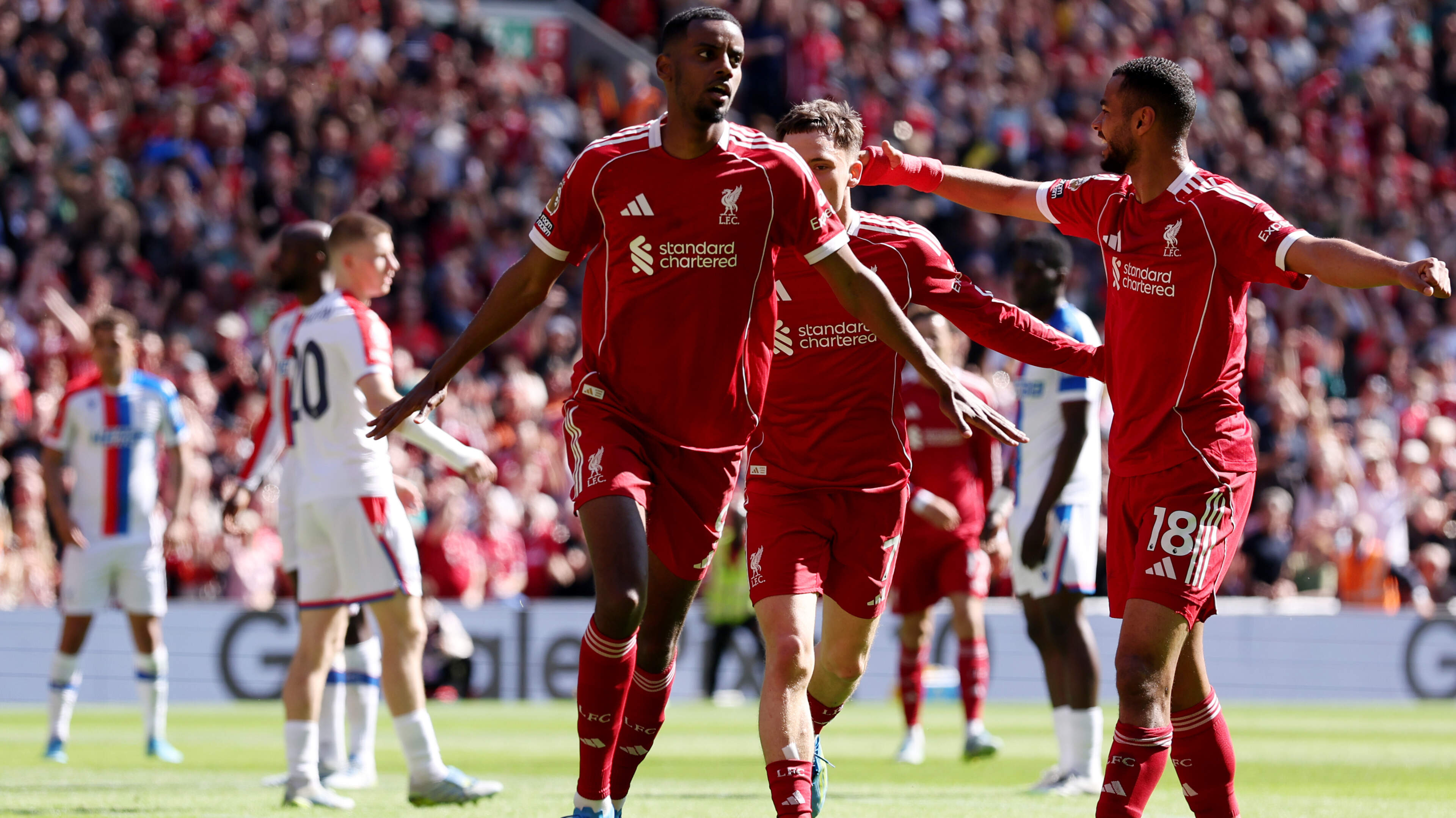 LIVE Premier League: Liverpool leidt tegen Palace maar verliest Salah met blessure, Tottenham vecht tegen degradatie