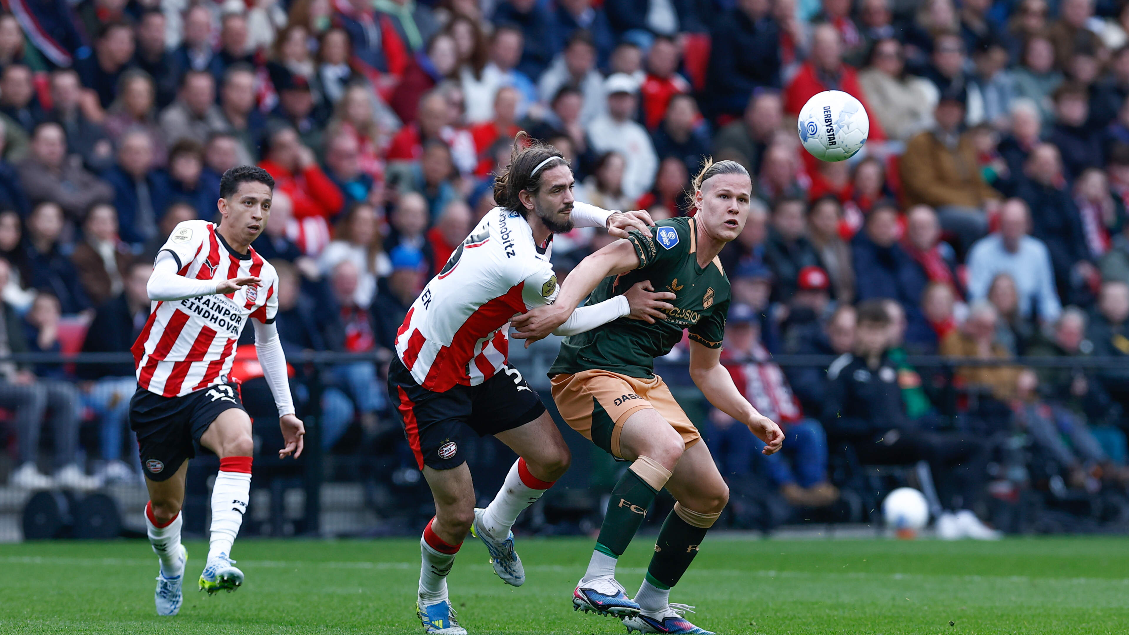 PSV op valreep naar zege in spektakelstuk tegen FC Utrecht: schrik rond nare blessure Schouten