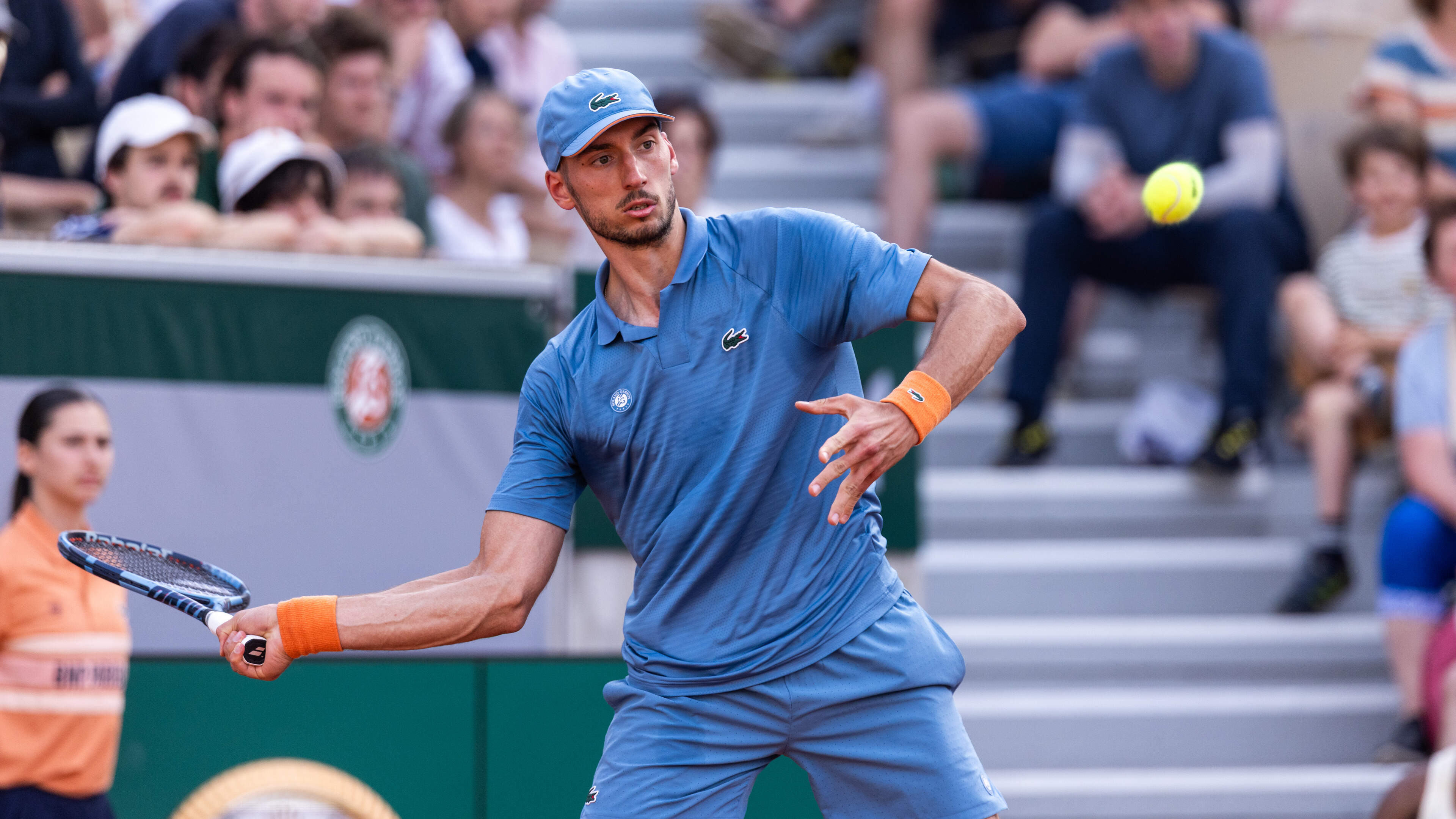 Een ’behind-back-hand’: Franse tennisser maakt geniaal punt in kwalificaties US Open