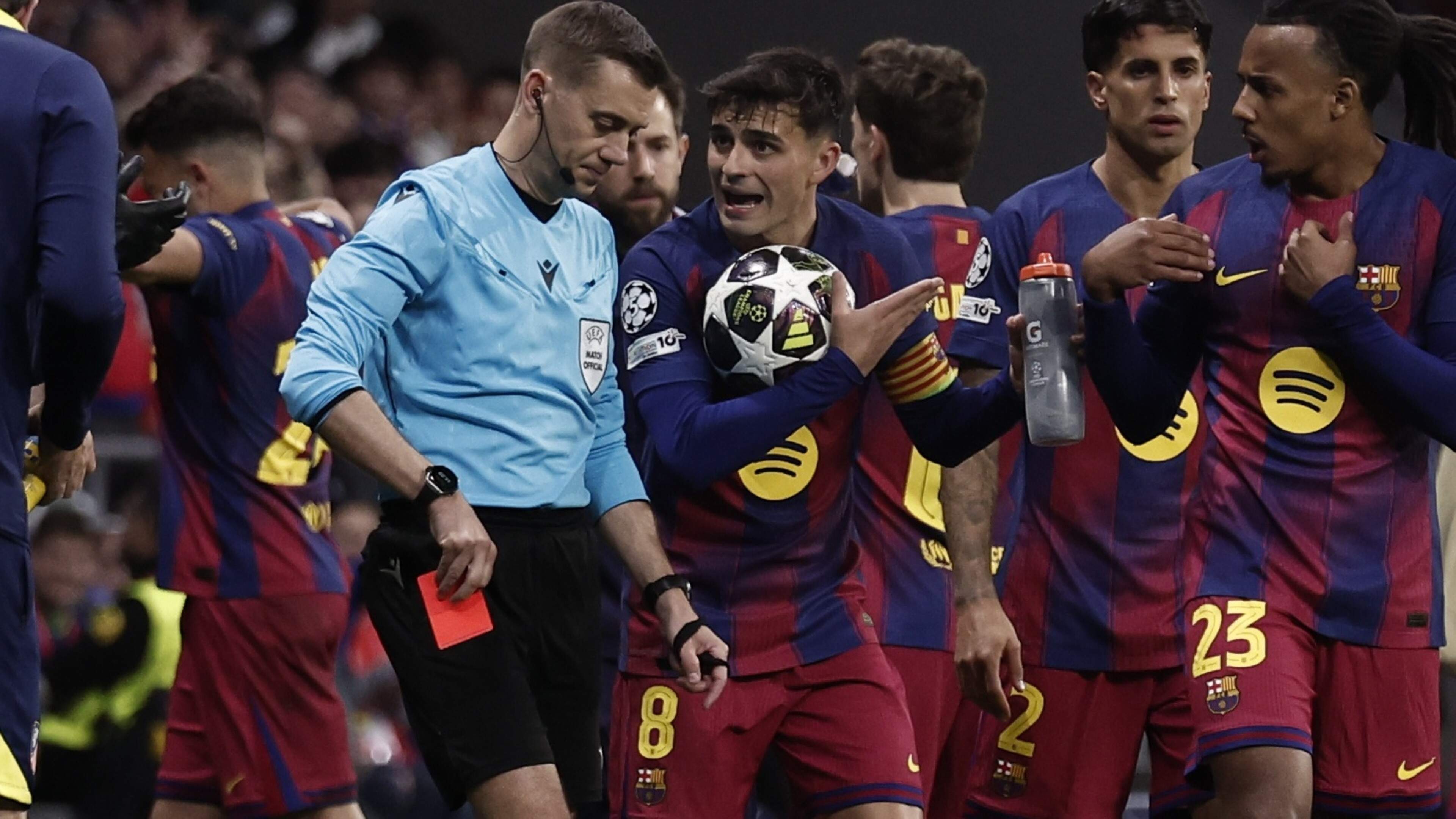 Woedend FC Barcelona haalt na Champions League-uitschakeling uit richting UEFA: ’Een schande en onaanvaardbaar’