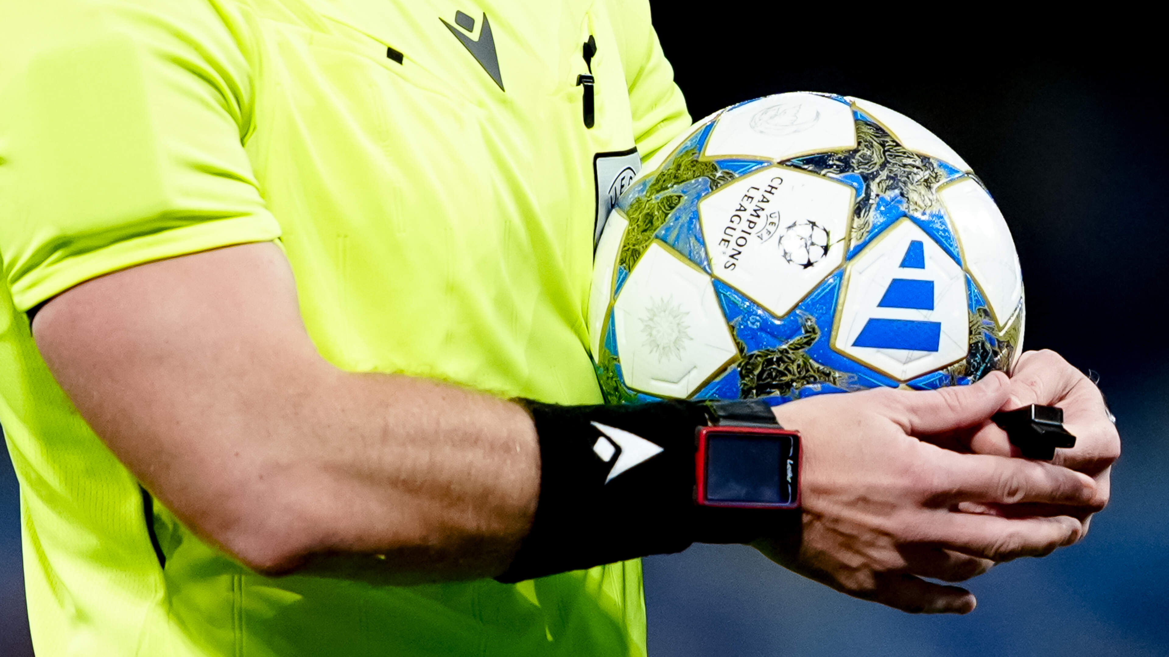 Voetbaldrama in Ecuador: scheidsrechter (48) ’in koelen bloede’ doodgeschoten door veldbestormers