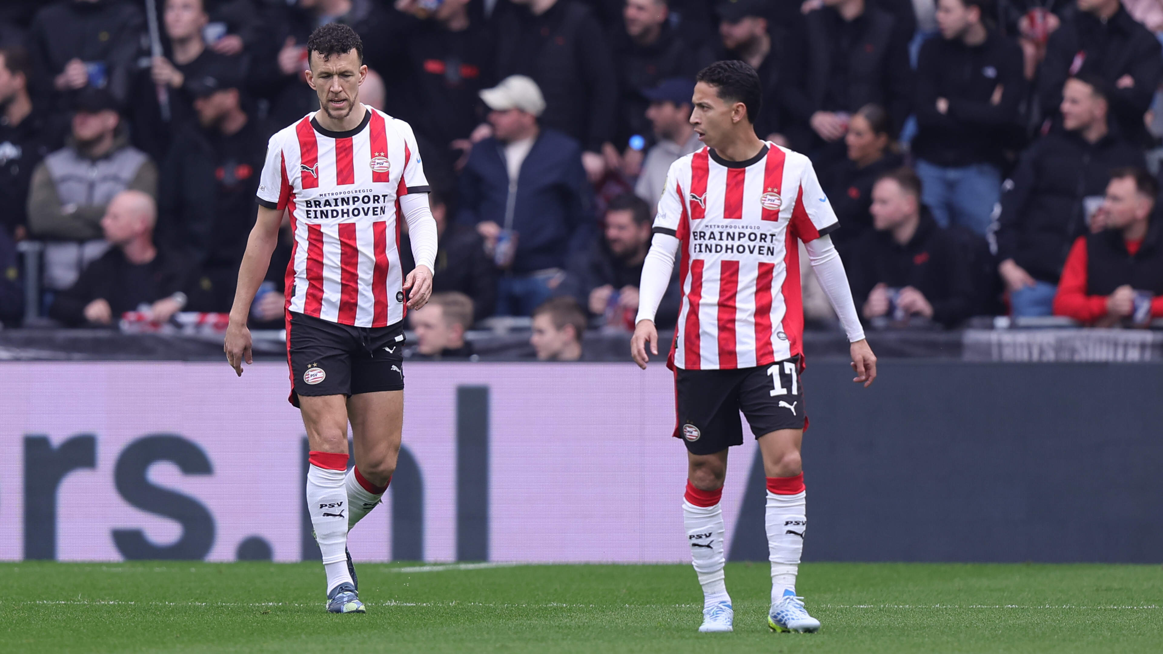 LIVE Eredivisie: PSV moet na rust terugslaan tegen FC Utrecht, dat voor grote problemen zorgt bij koploper