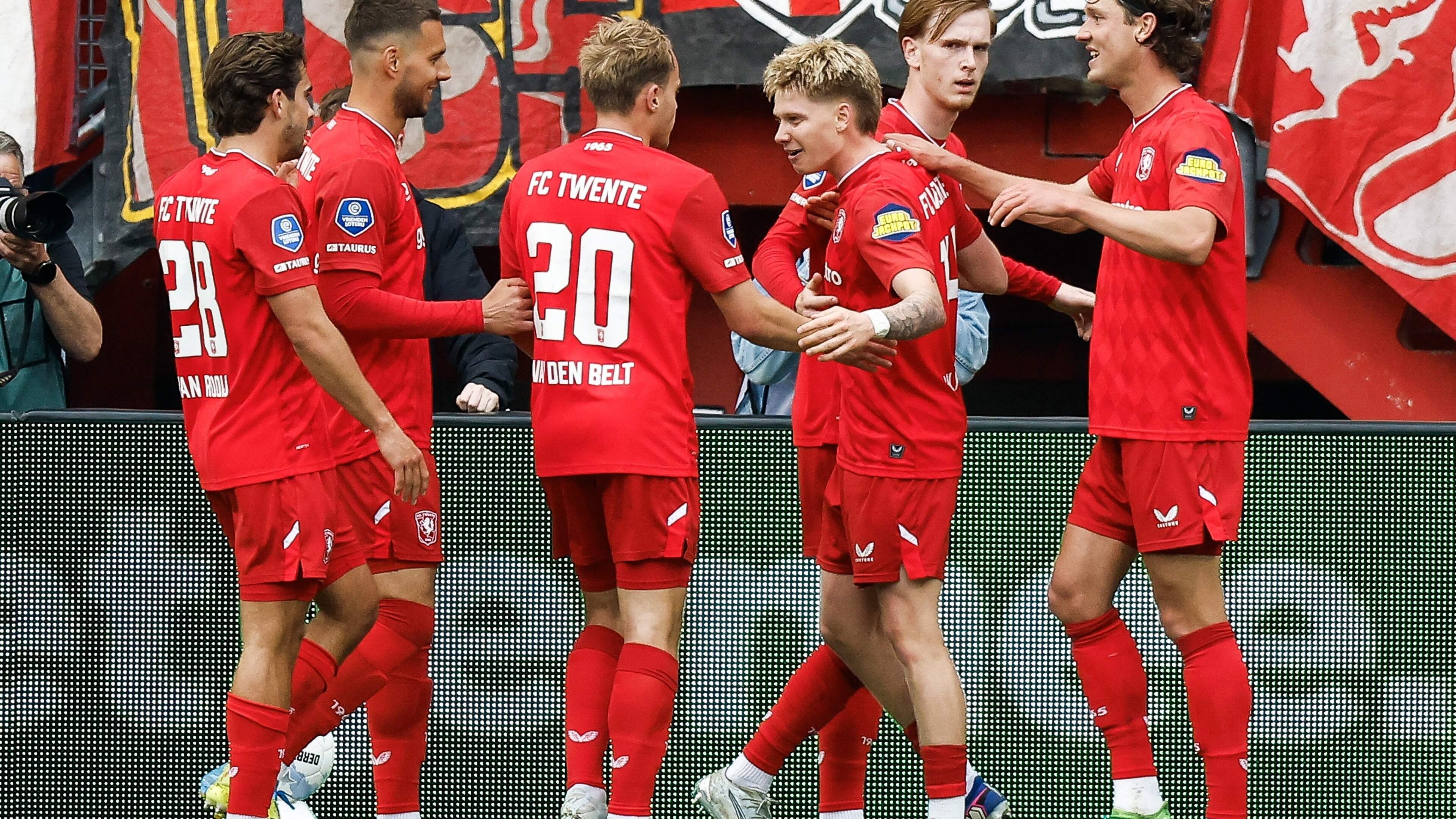 FC Twente gaat na ruime zege op Sparta slotronde Eredivisie in als nummer 3 en ruikt voorronde Champions League