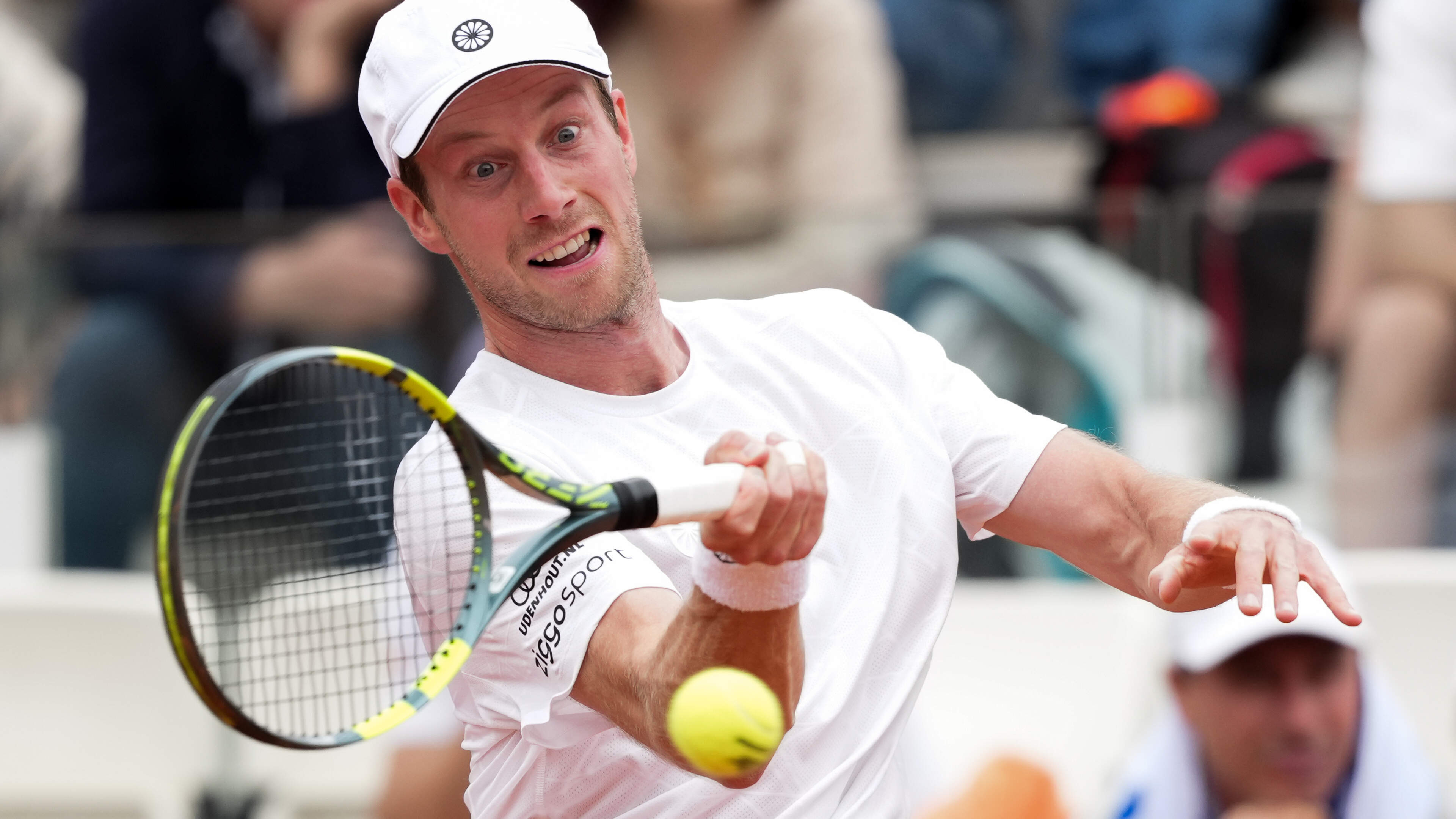 Botic van de Zandschulp na lange regenbreak en beslissende tiebreak verder op Masters-toernooi van Rome