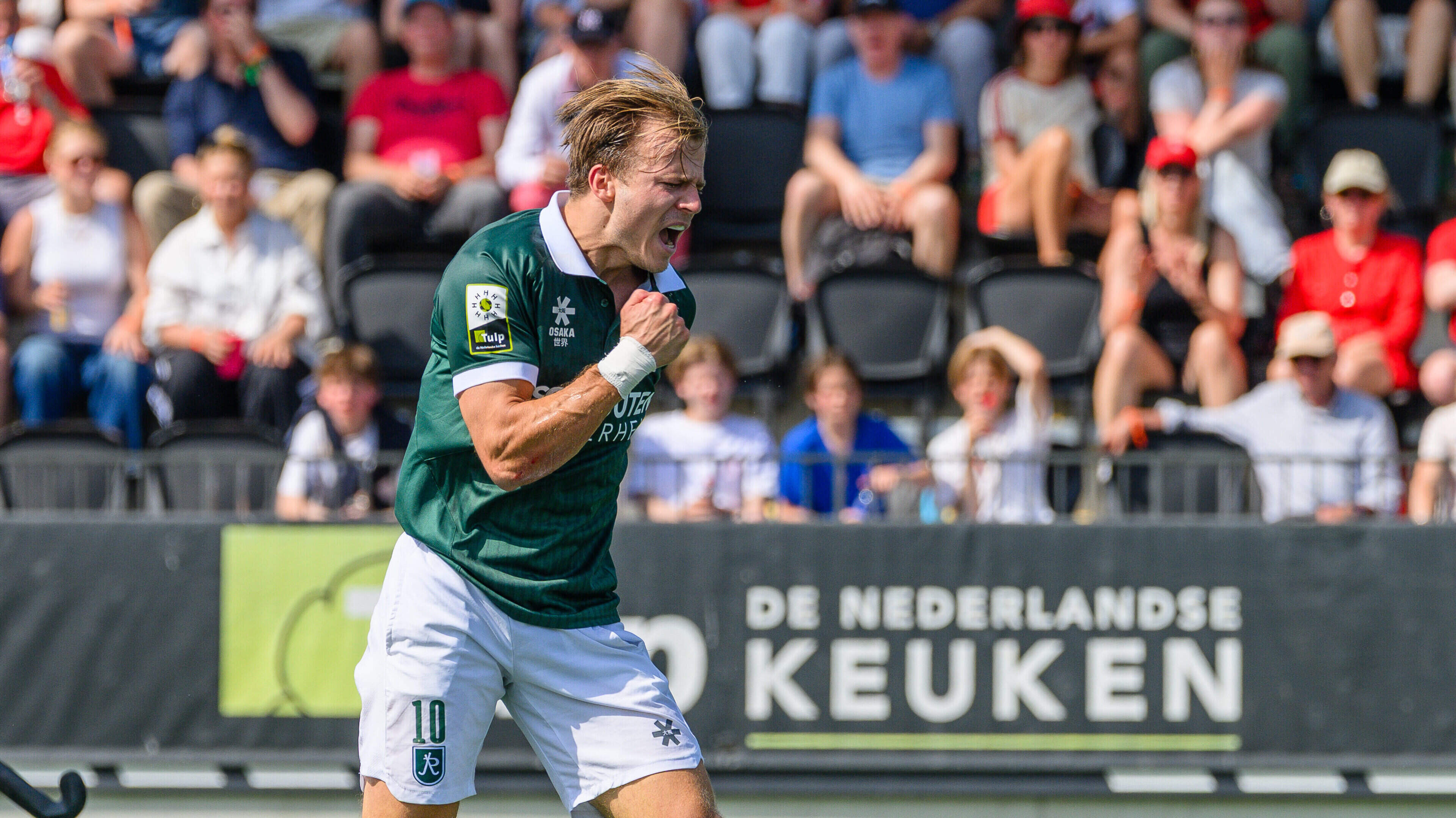 Thijs van Dam beslissende schakel tijdens Rotterdamse hockeyzege op Amsterdam in heenduel NK-finale
