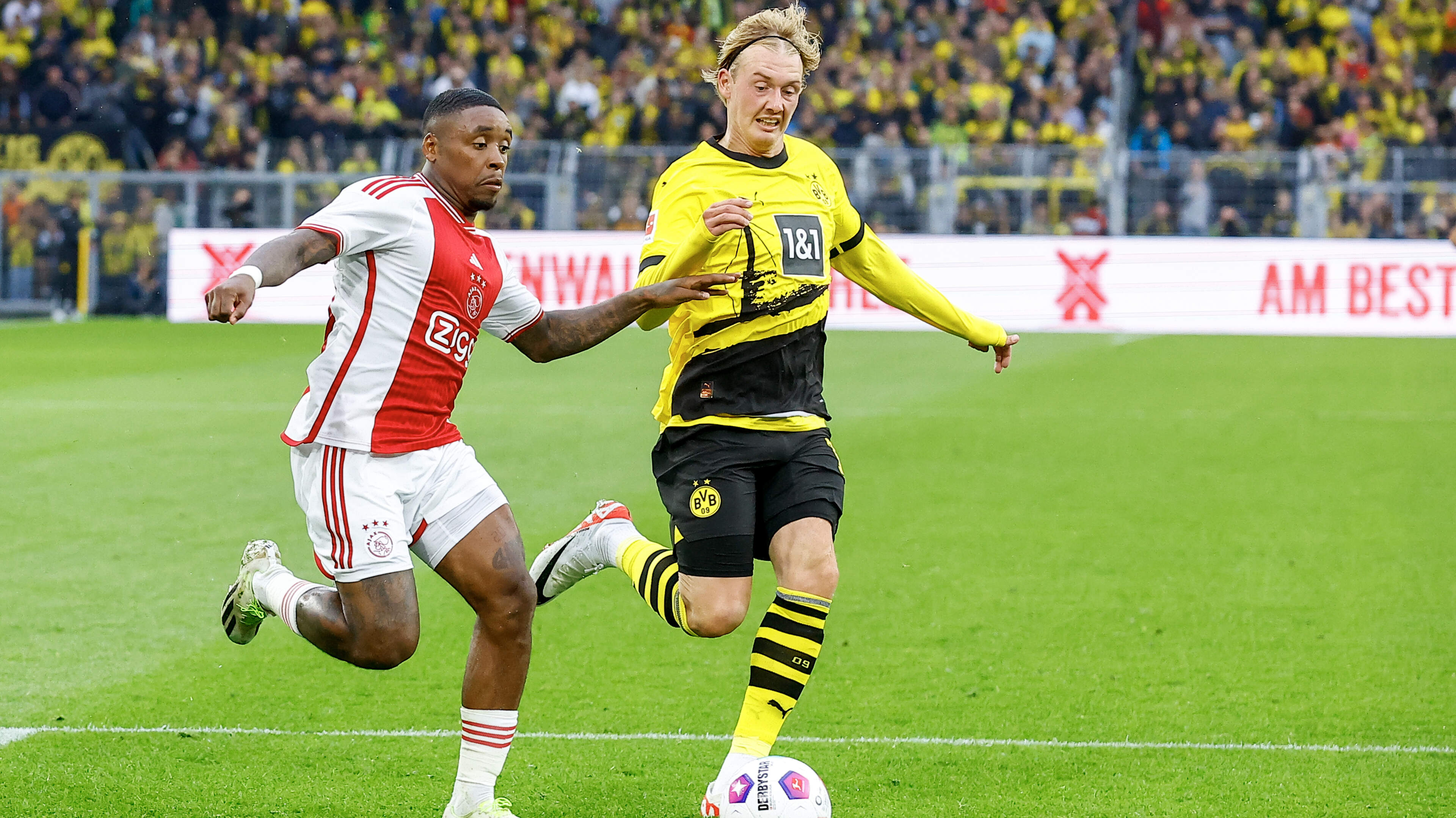 Ajax-fans in extase na verrassingstransfer Julian Brandt: ’Cruijff, je verdient al bijna een standbeeld naast je vader’
