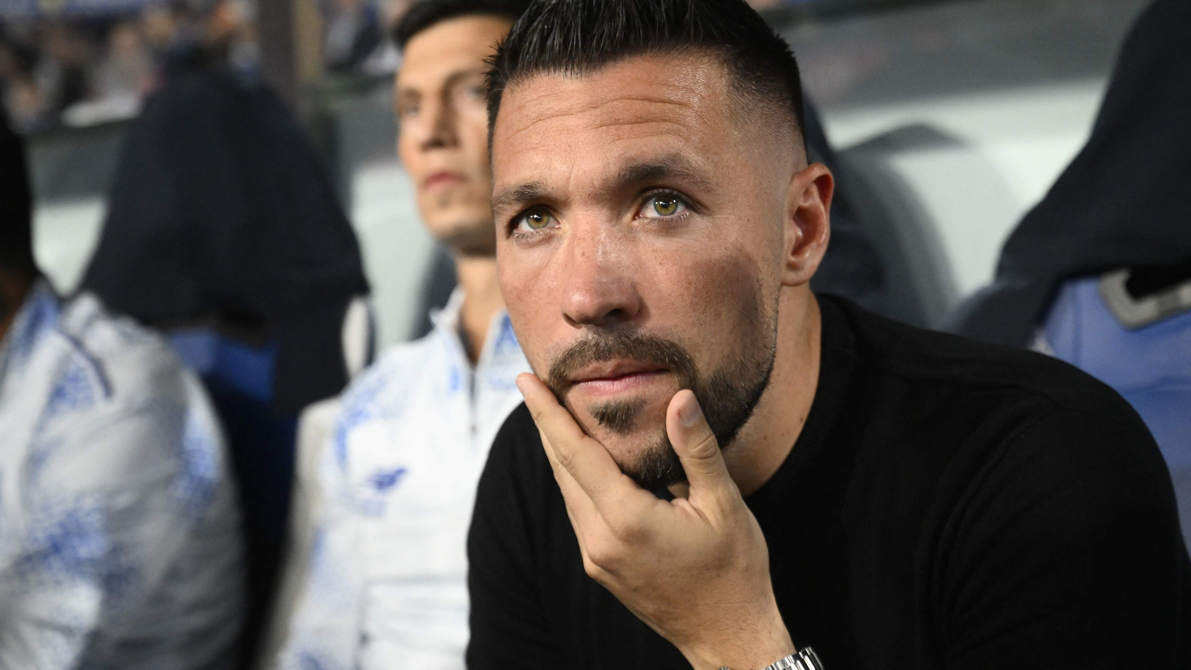 FC Porto-trainer Francesco Farioli bijt van zich af als verslaggever na nederlaag tegen PSV het woord ’crisis’ in de mond neemt
