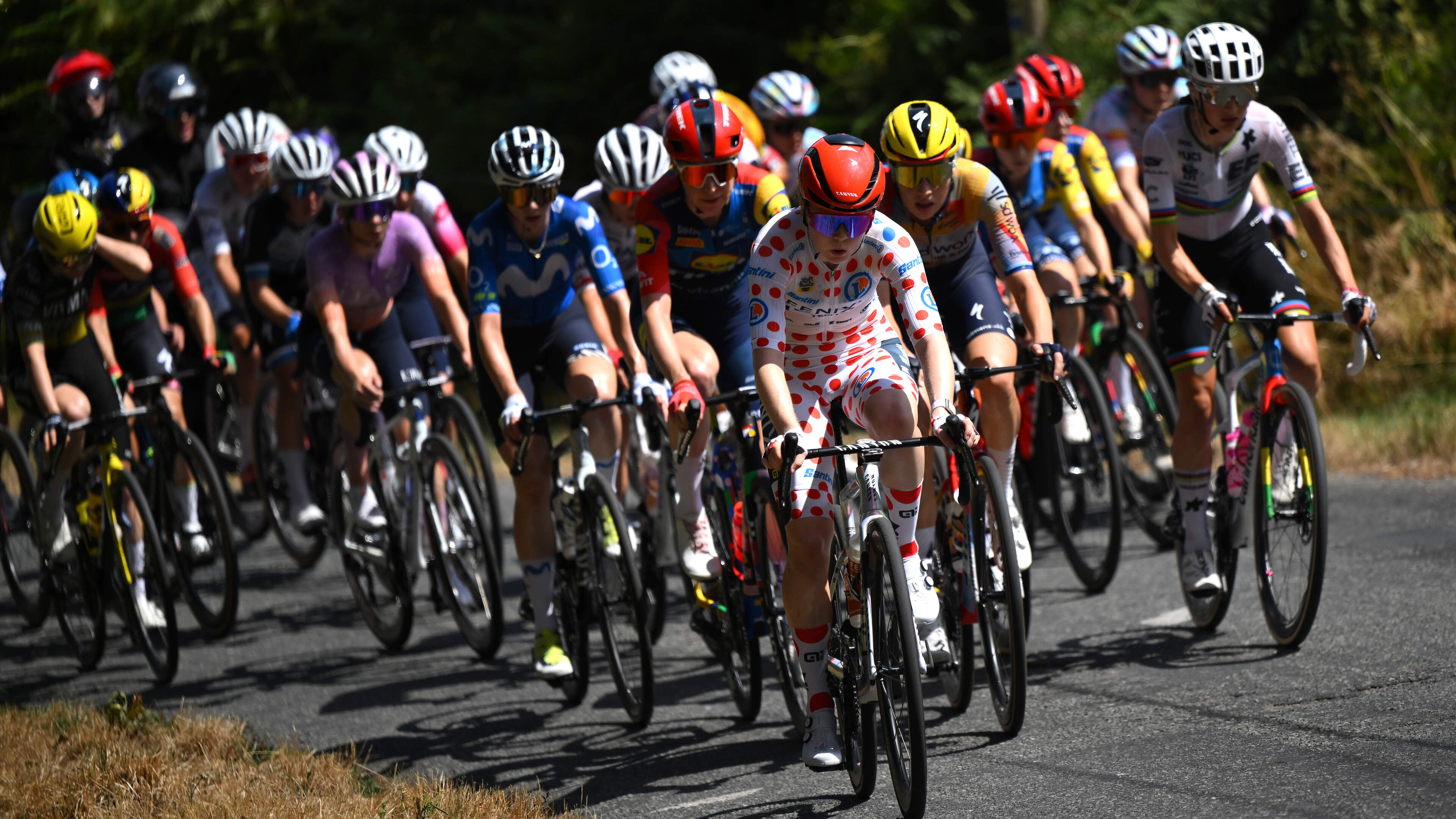 LIVE Tour de France Femmes | Vollering valt aan richting kopgroep (met Nederlanders) en laat koers ontploffen, titelverdedigster Ferrand-Prévot moet passen