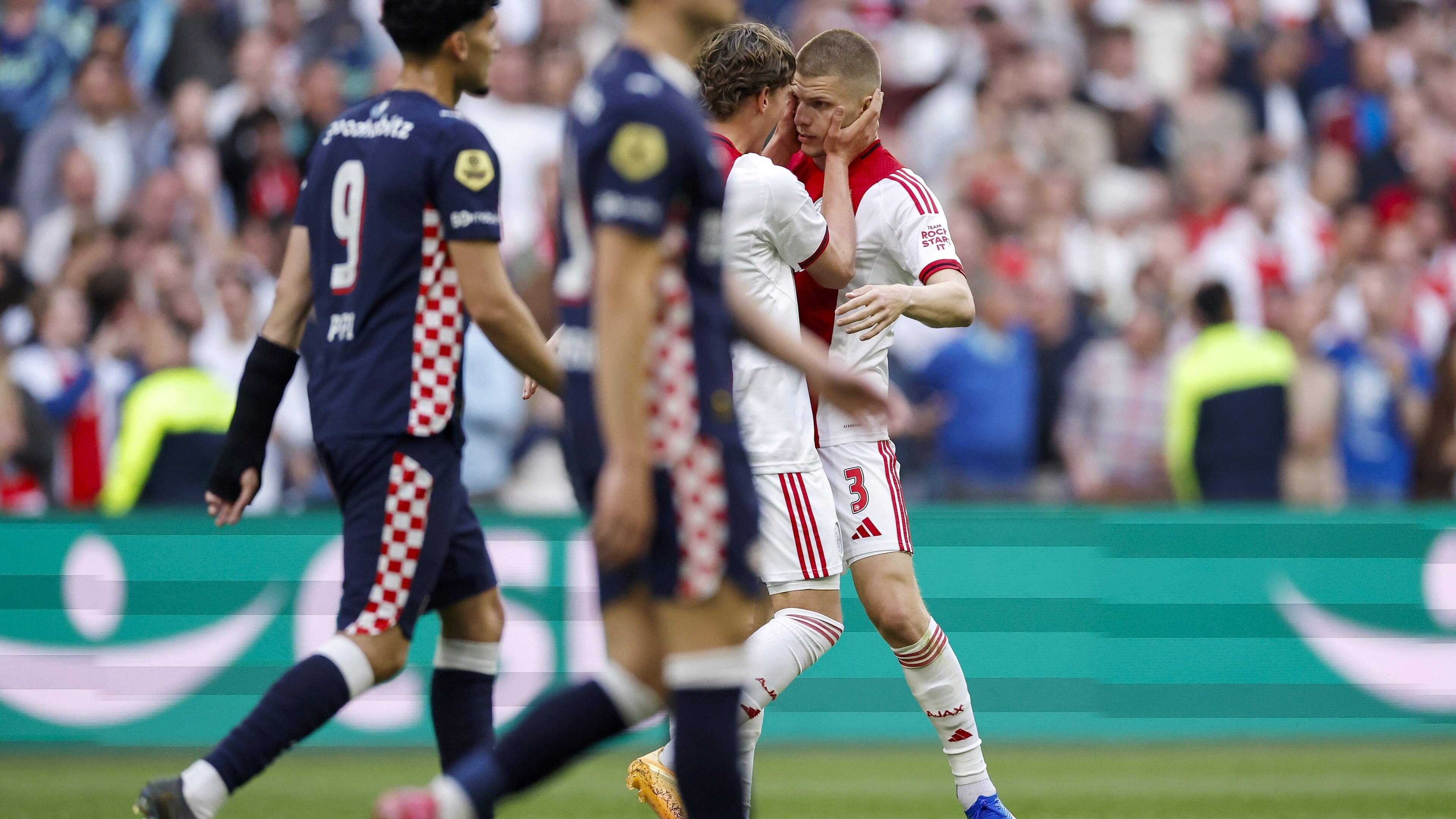 LIVE Eredivisie: Ajax repareert na erehaag en historisch snelle tegengoal schade tegen PSV door treffer Gaaei