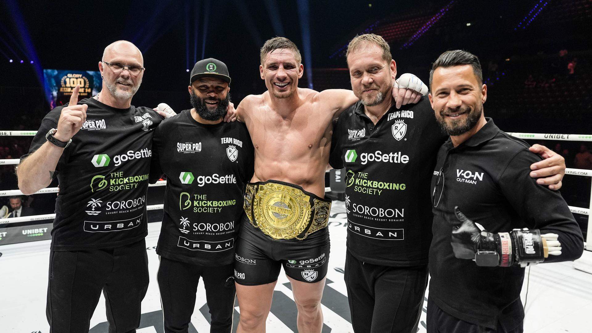 Rico Verhoeven heeft weer die riem te pakken.