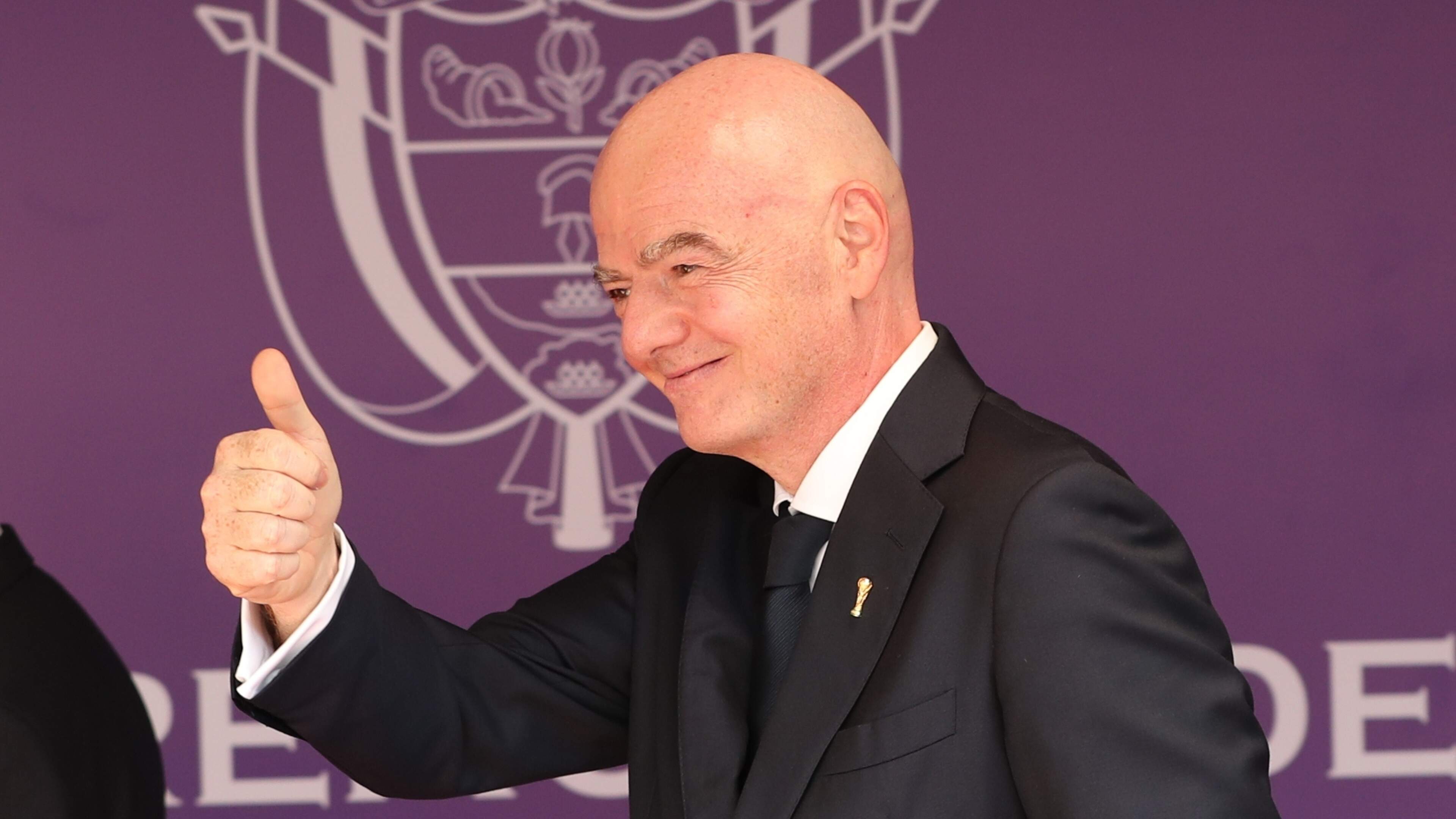 ’UEFA, AFC en CONCACAF overwegen motie van wantrouwen tegen FIFA-baas Gianni Infantino’