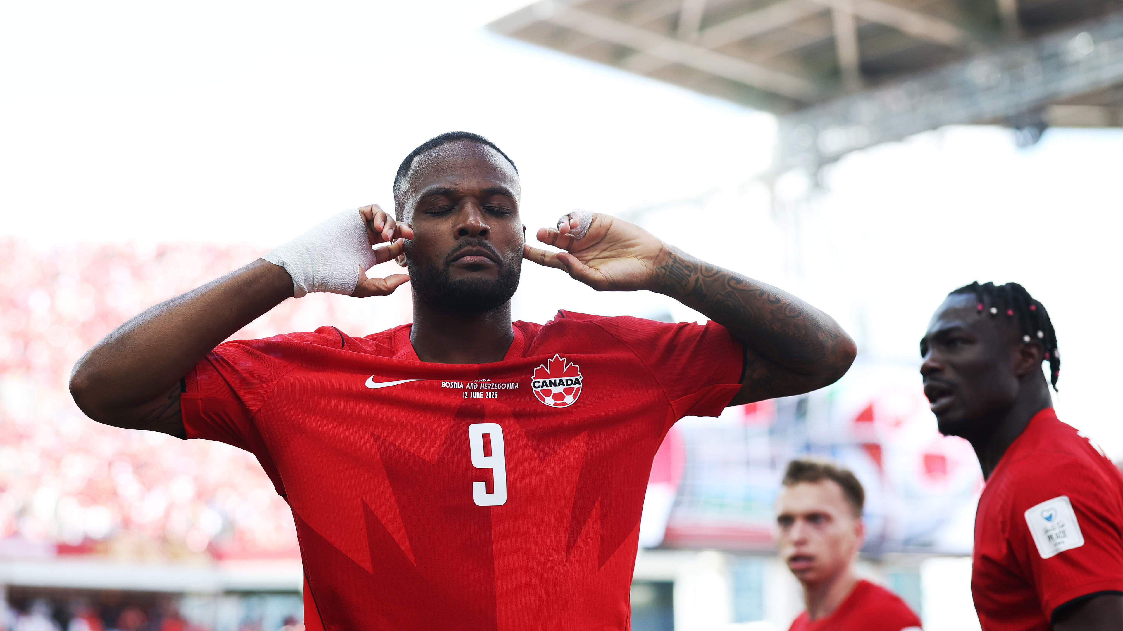 Oud-Feyenoorder Cyle Larin helpt gastland Canada in slotfase aan gelijkspel tegen Bosnië en Herzegovina op WK 2026