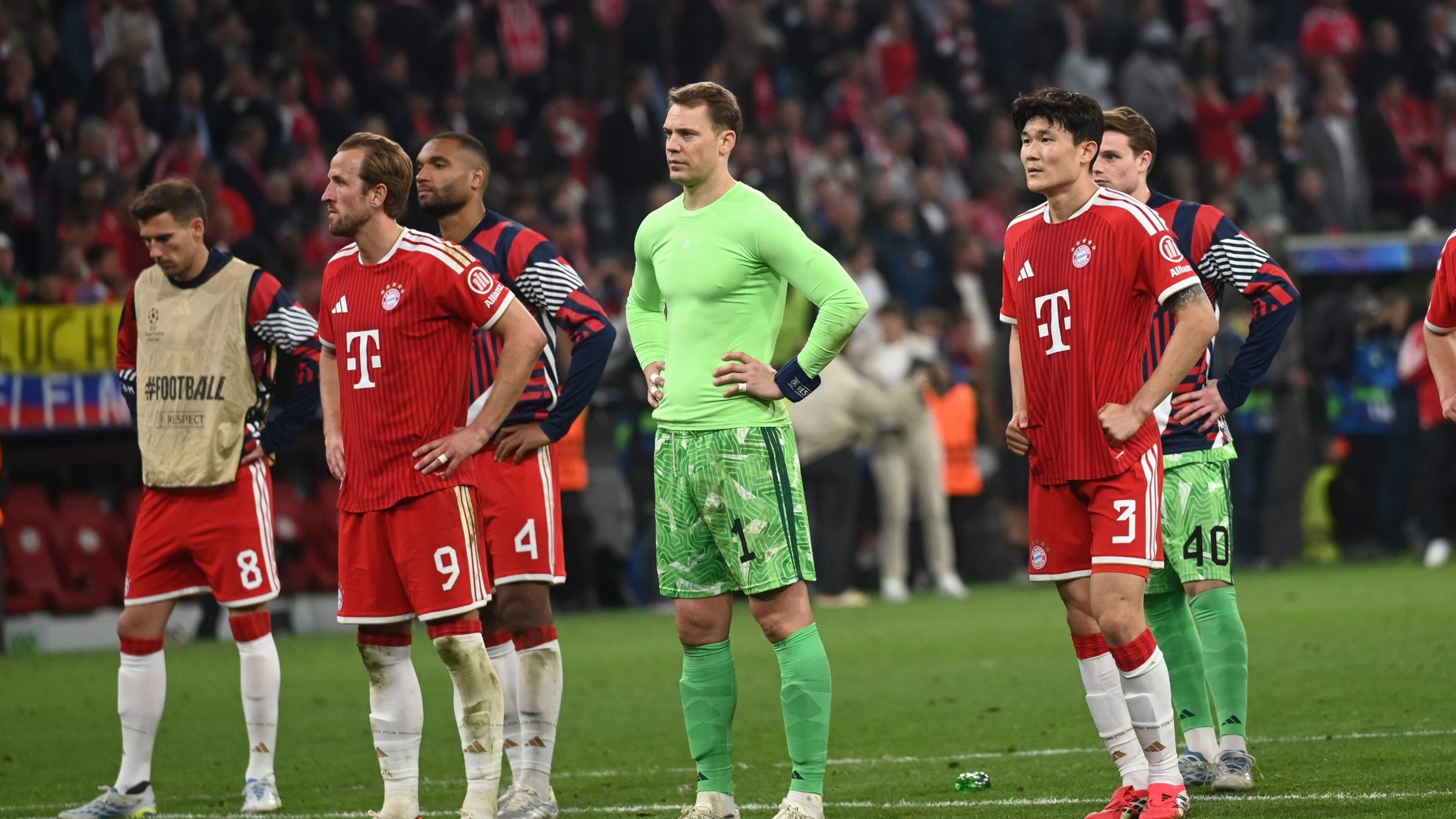 Bayern-keeper Manuel Neuer (40) kritisch na pijnlijke Champions League-uitschakeling door PSG: ’Geen killerinstinct’