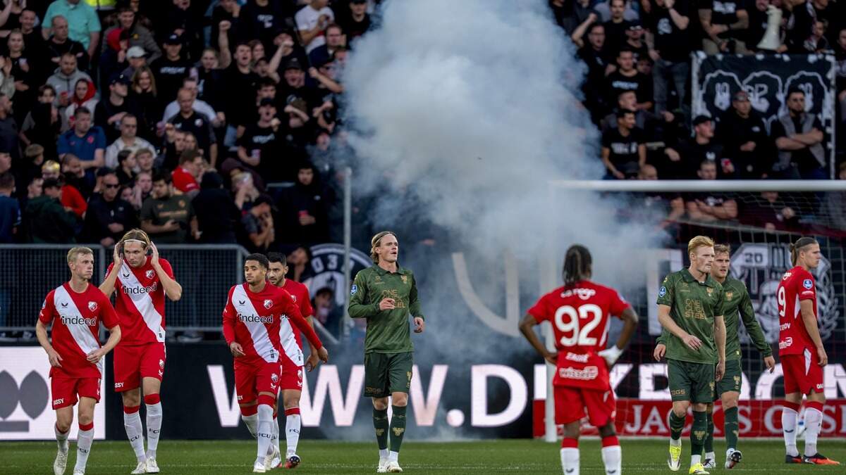 FC Utrecht-Go Ahead Eagles abandoned after fireworks and cups thrown