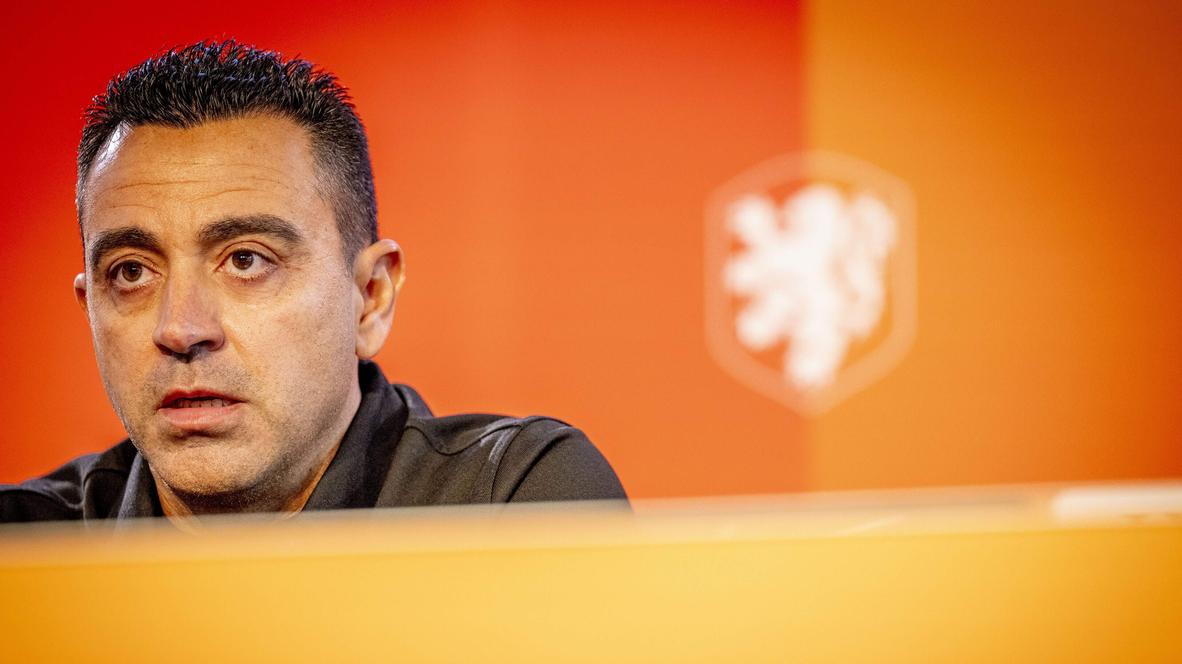Xavi Hernández presenteert zich als bondscoach en toont ambitie: ’We zijn hier om te winnen’