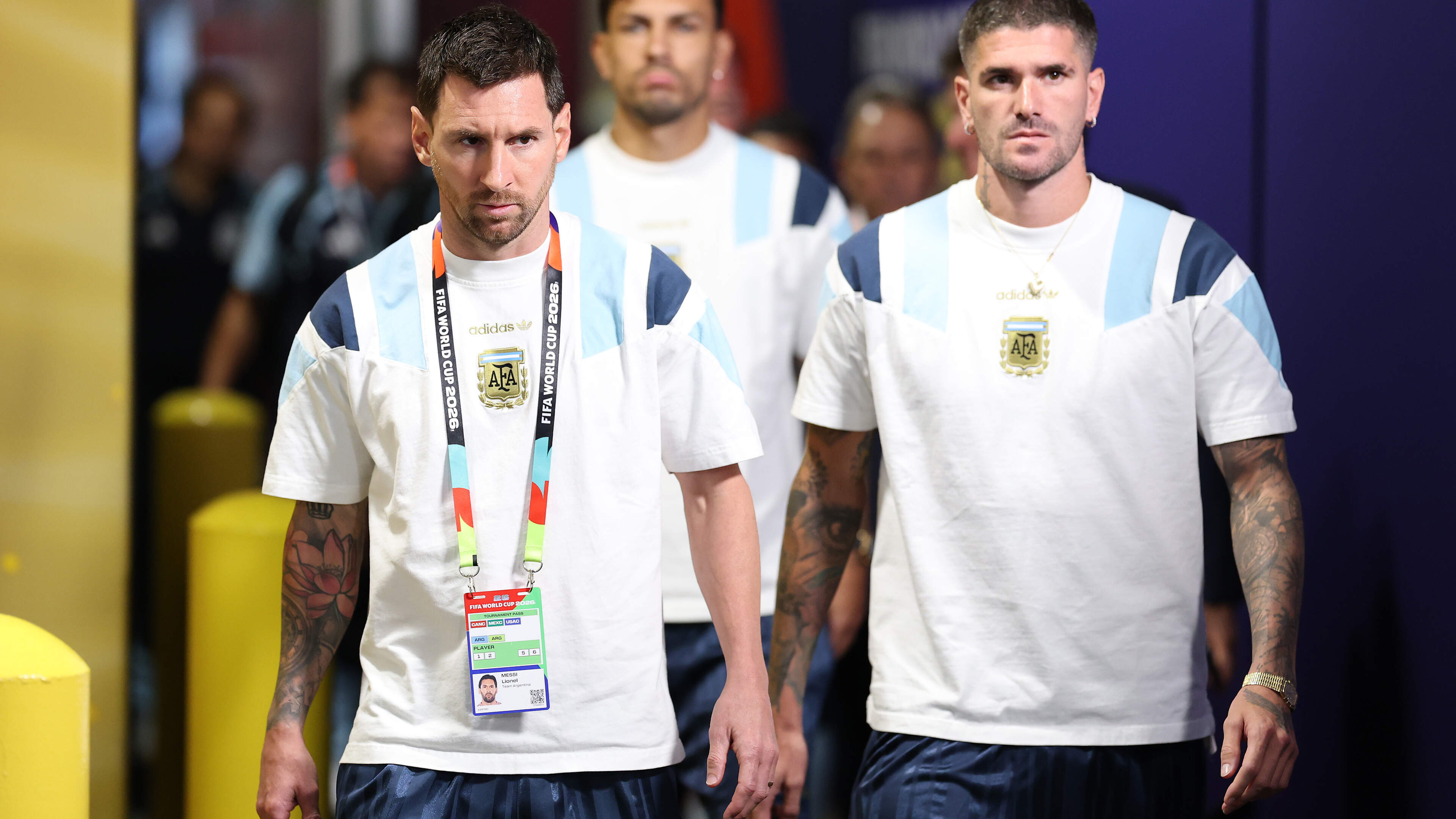 Beelden van opvallende peptalk Lionel Messi vlak voor verloren WK-finale gaan viral