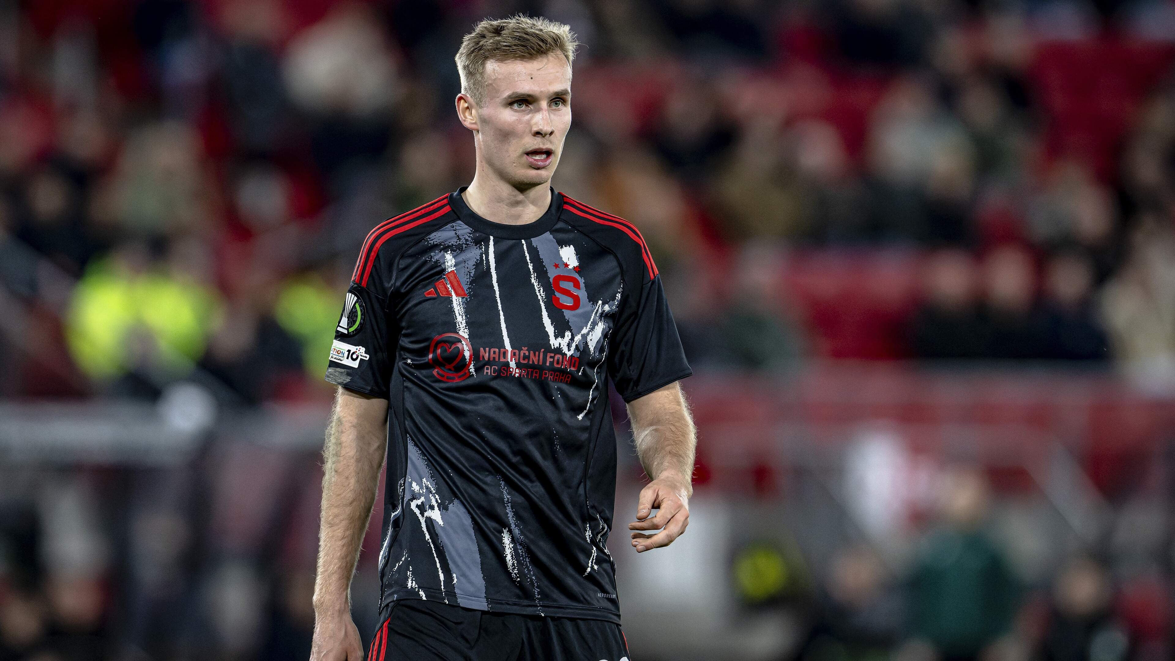 Verkoop Mannsverk geeft Ajax lucht: Sparta Praag betaalt 3,5 miljoen euro en verlost Amsterdammers van miljoenensalaris