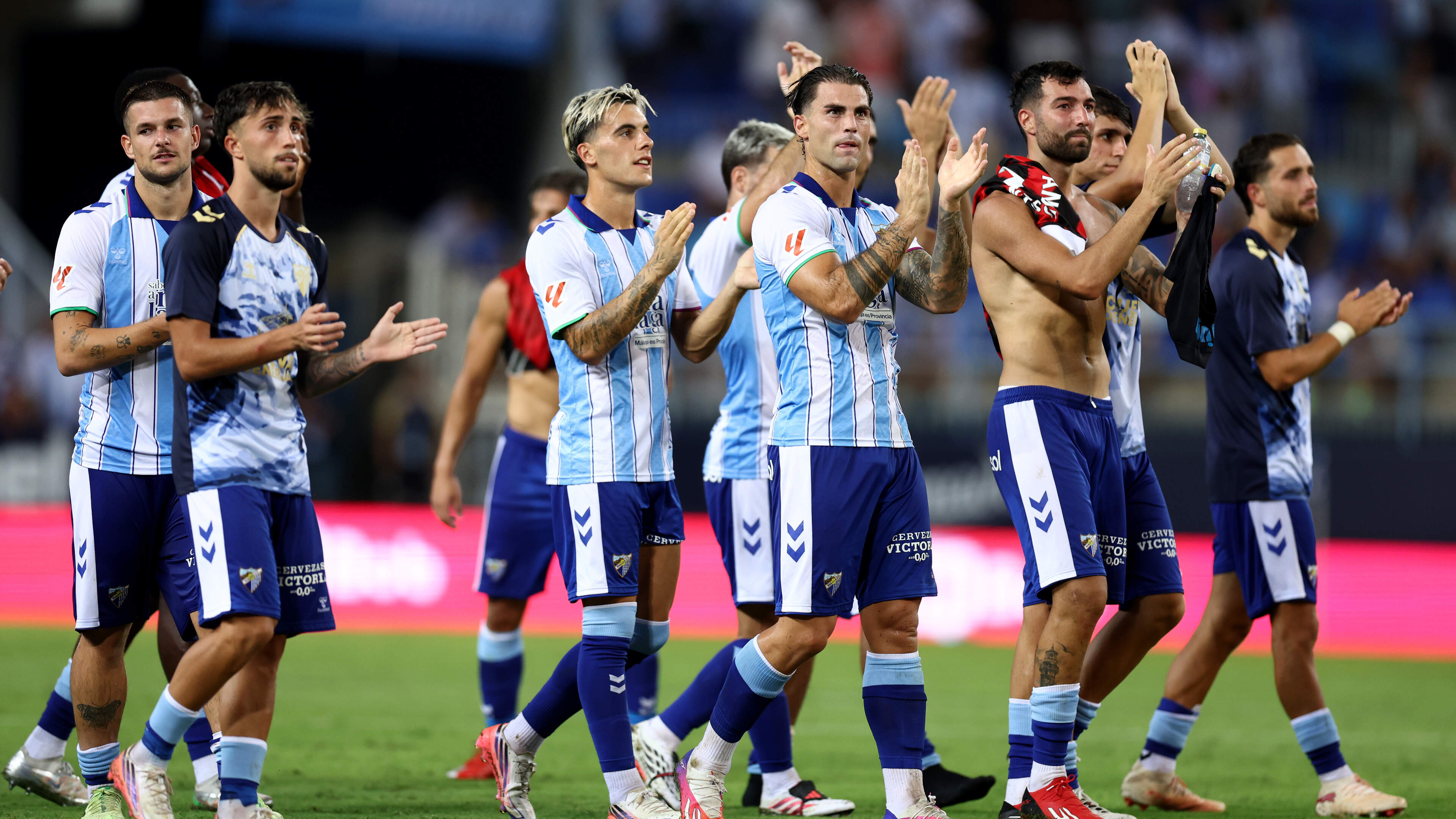Clowneske taferelen: Malaga scoort penalty in leeg doel, spelers Fulham waren al van het veld