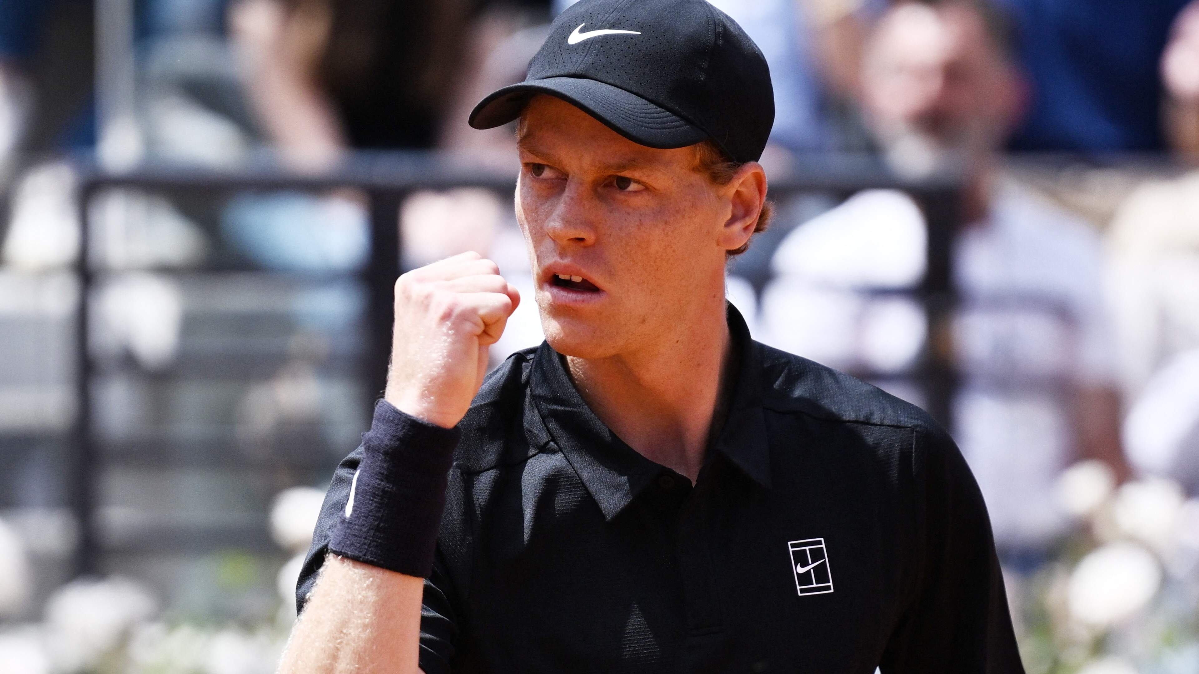 Jannik Sinner schrijft tennishistorie in Rome en verbreekt record van Novak Djokovic