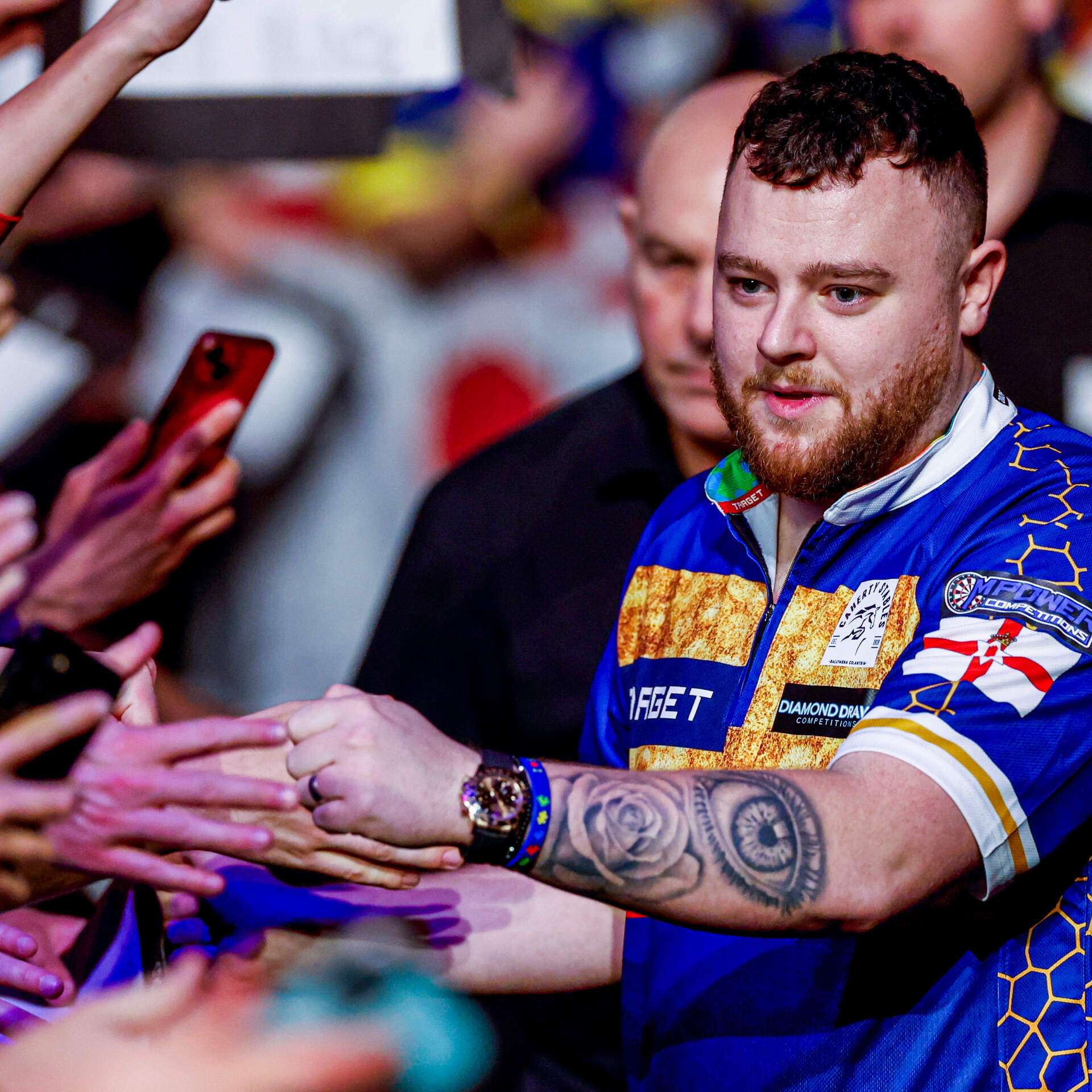 Michael van Gerwen incasseert bizarre '180' van Josh Rock: 'Dit