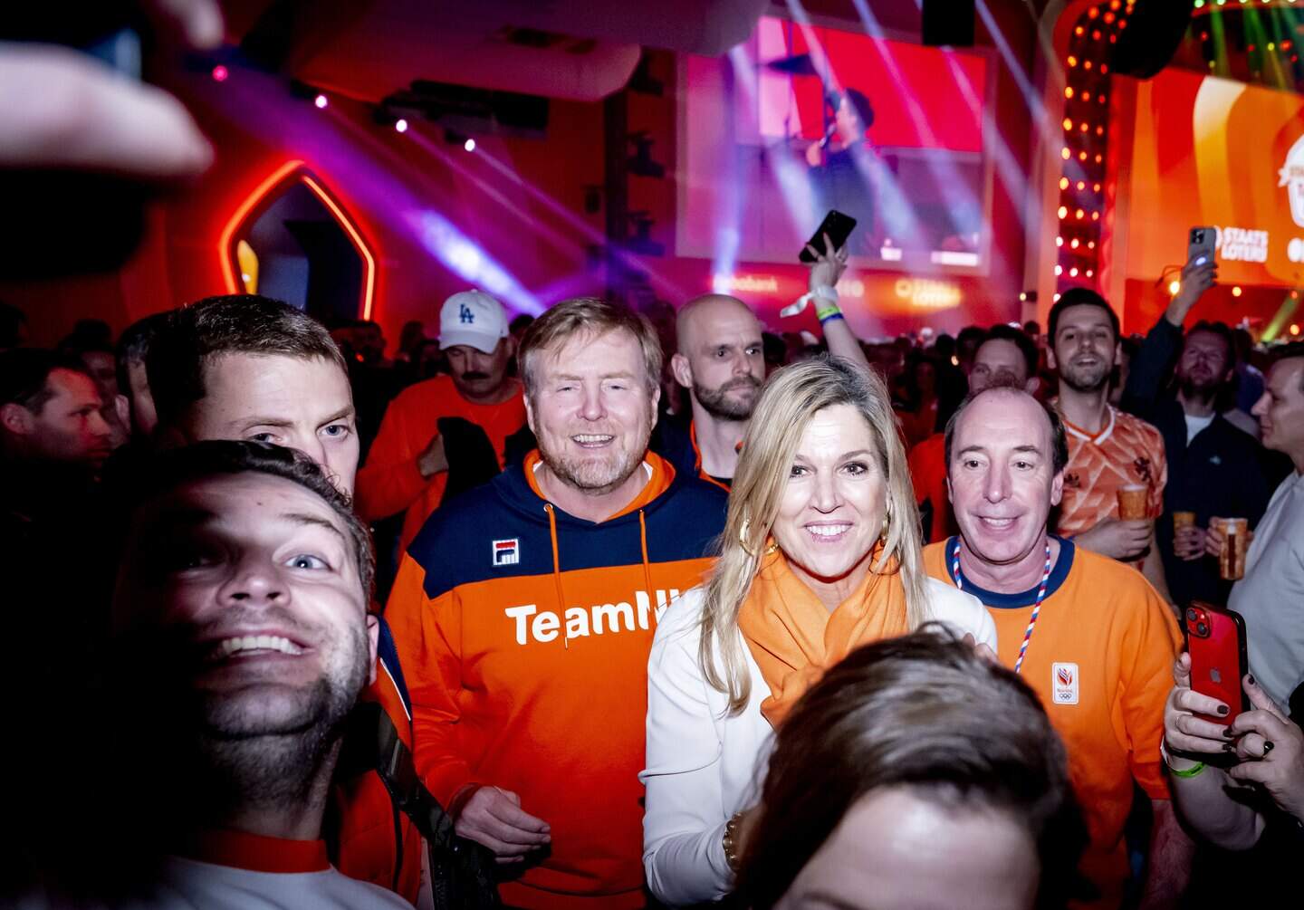 Koningin Maxima en koning Willem-Alexander bij de huldiging van Jutta Leerdam en Femke Kok in het TeamNL-huis