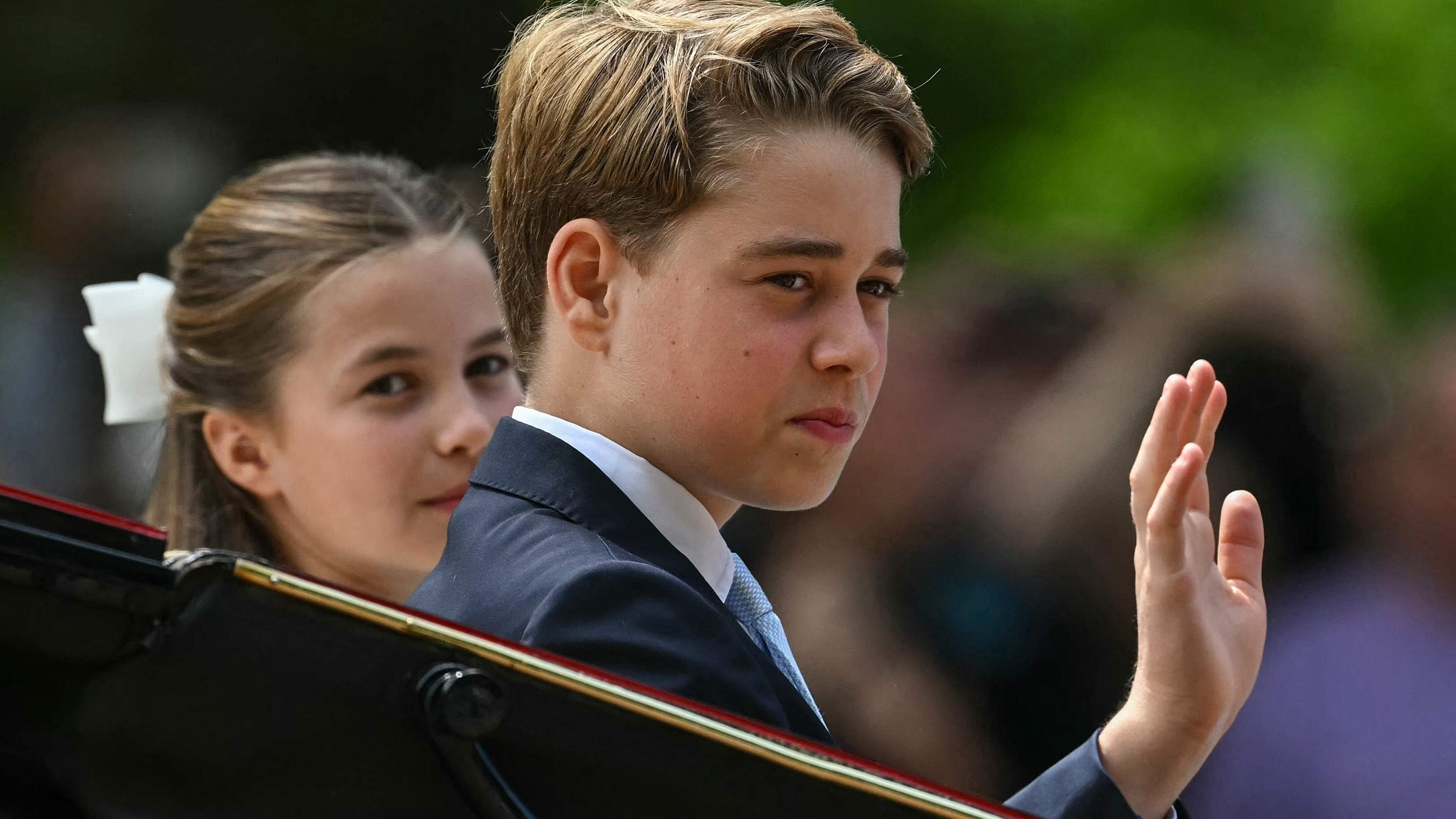 Brits hof deelt nieuwe foto van jarige prins George (13)