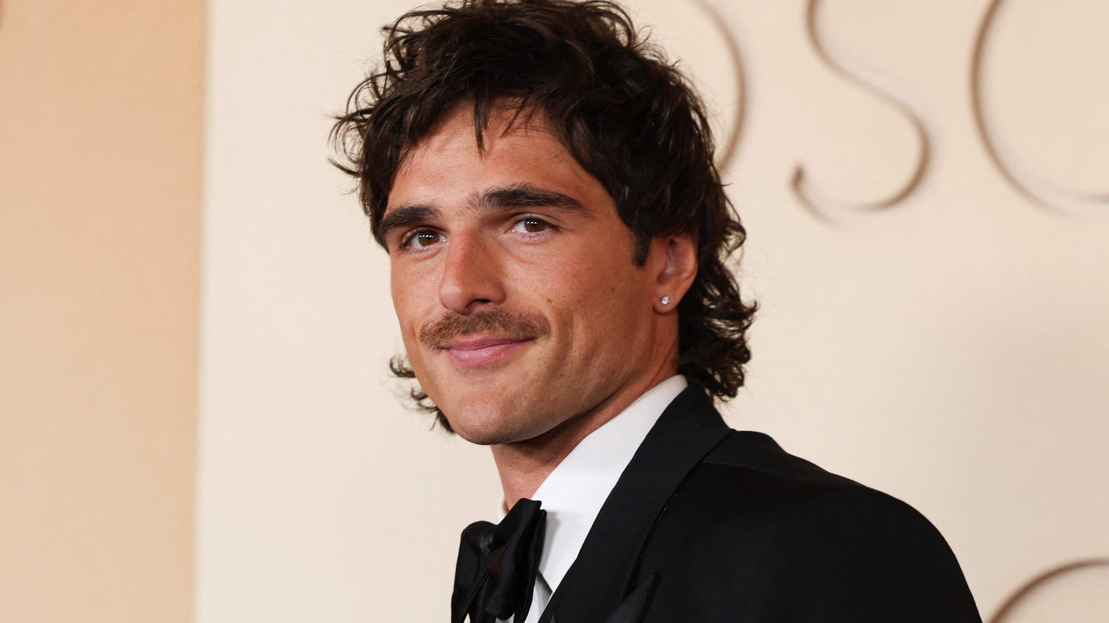 Jacob Elordi lag twee dagen in doodskist voor sterfscène Euphoria
