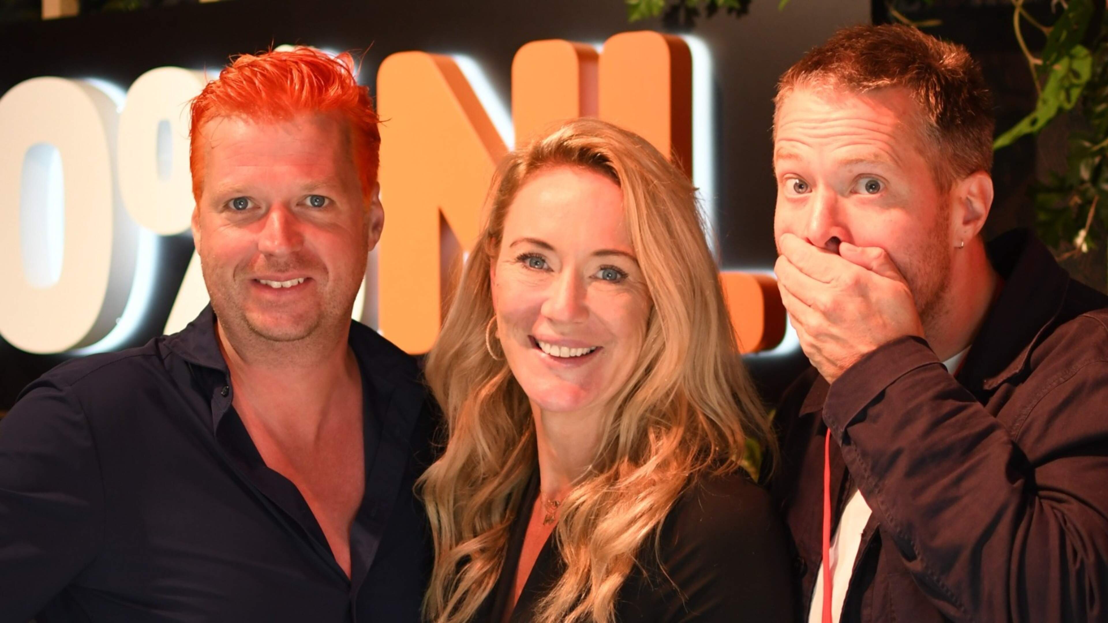 Wietze de Jager verschijnt met knaloranje haar op 100% NL
