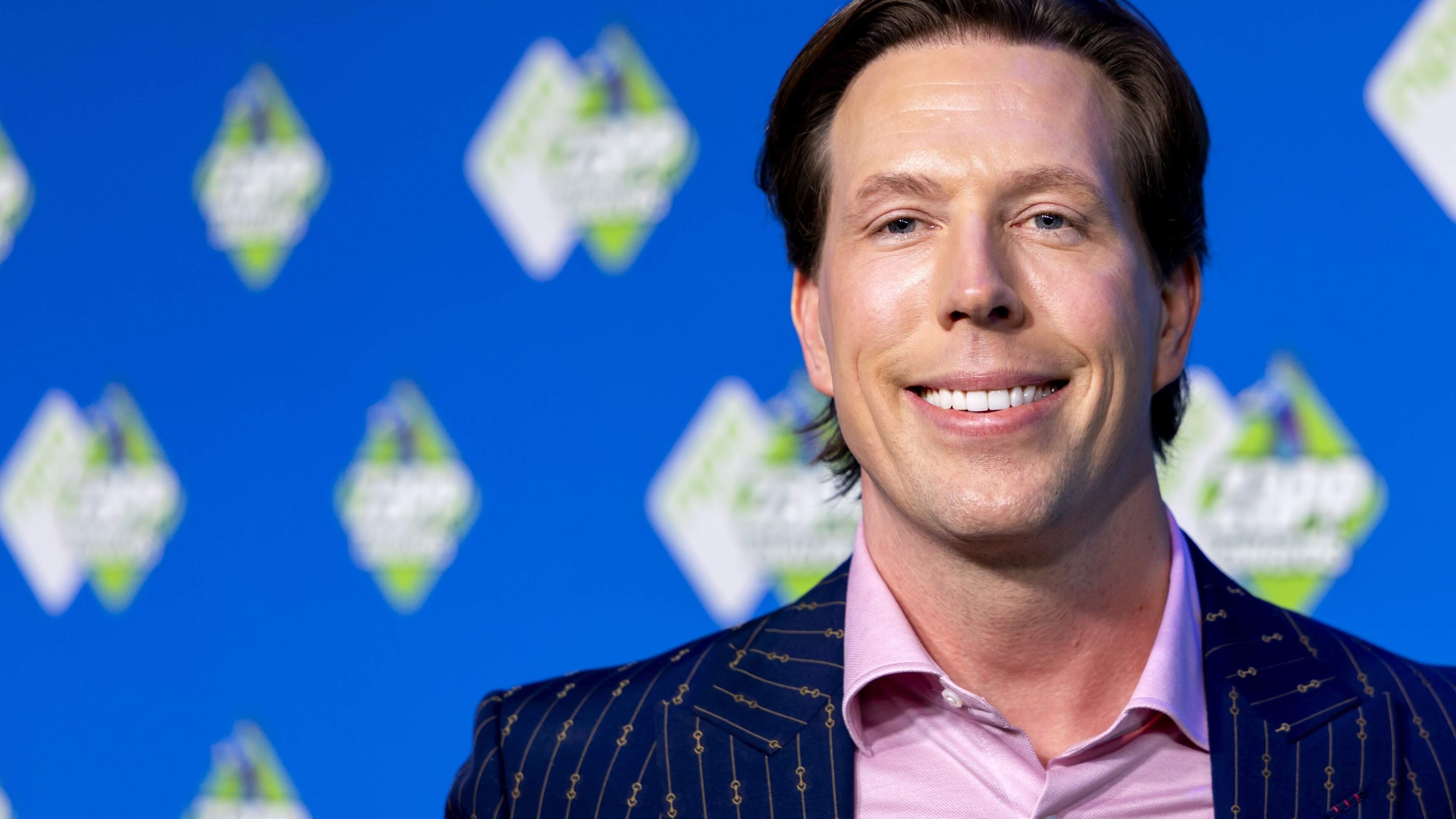 Freek Vonk gebeten door krokodil in Australië: presentator deelt foto van bebloede arm