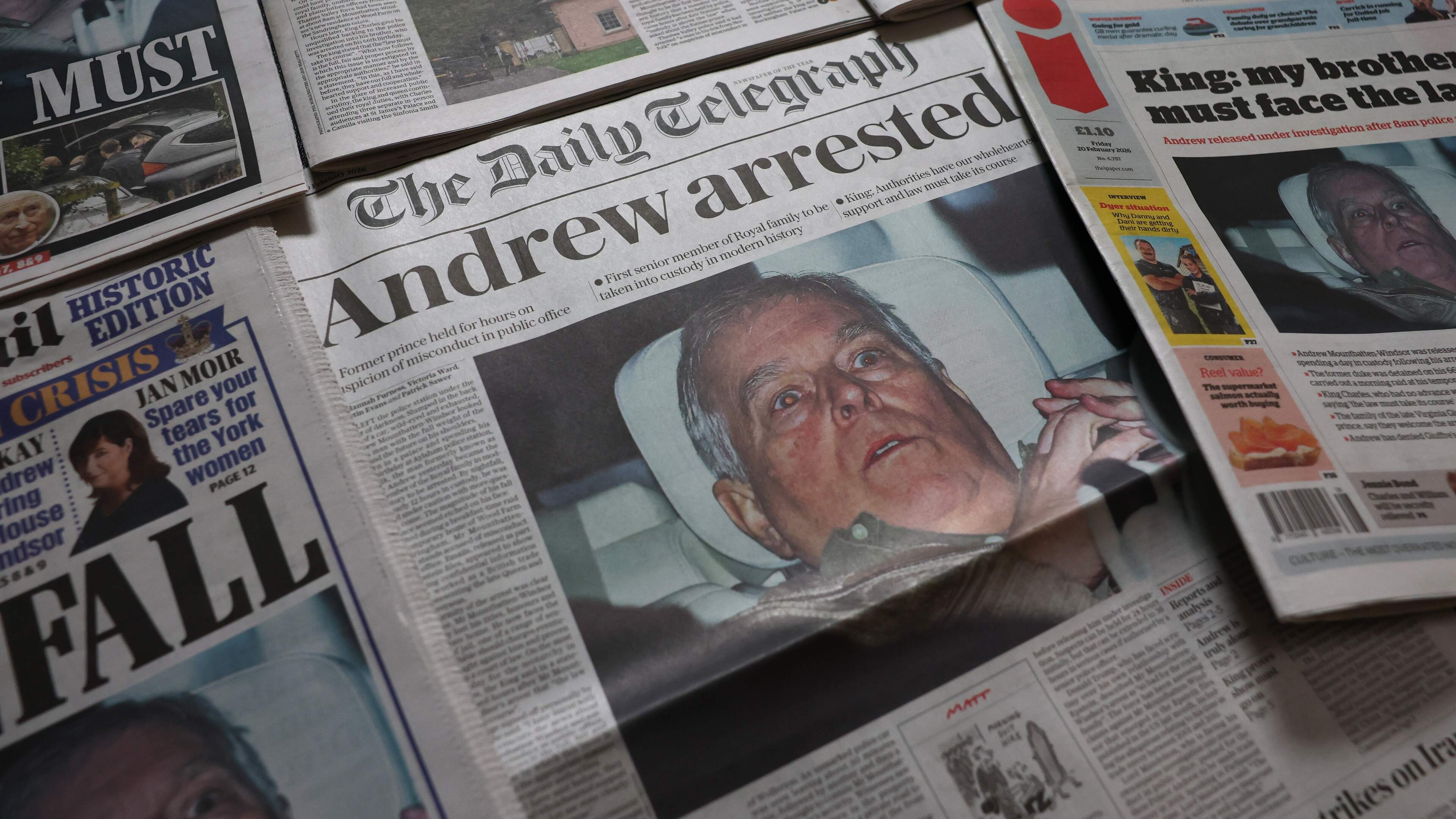 Buckingham Palace wist al 6 jaar dat ex-prins Andrew vertrouwelijke informatie doorspeelde: in 2020 duizenden e-mails ontvangen