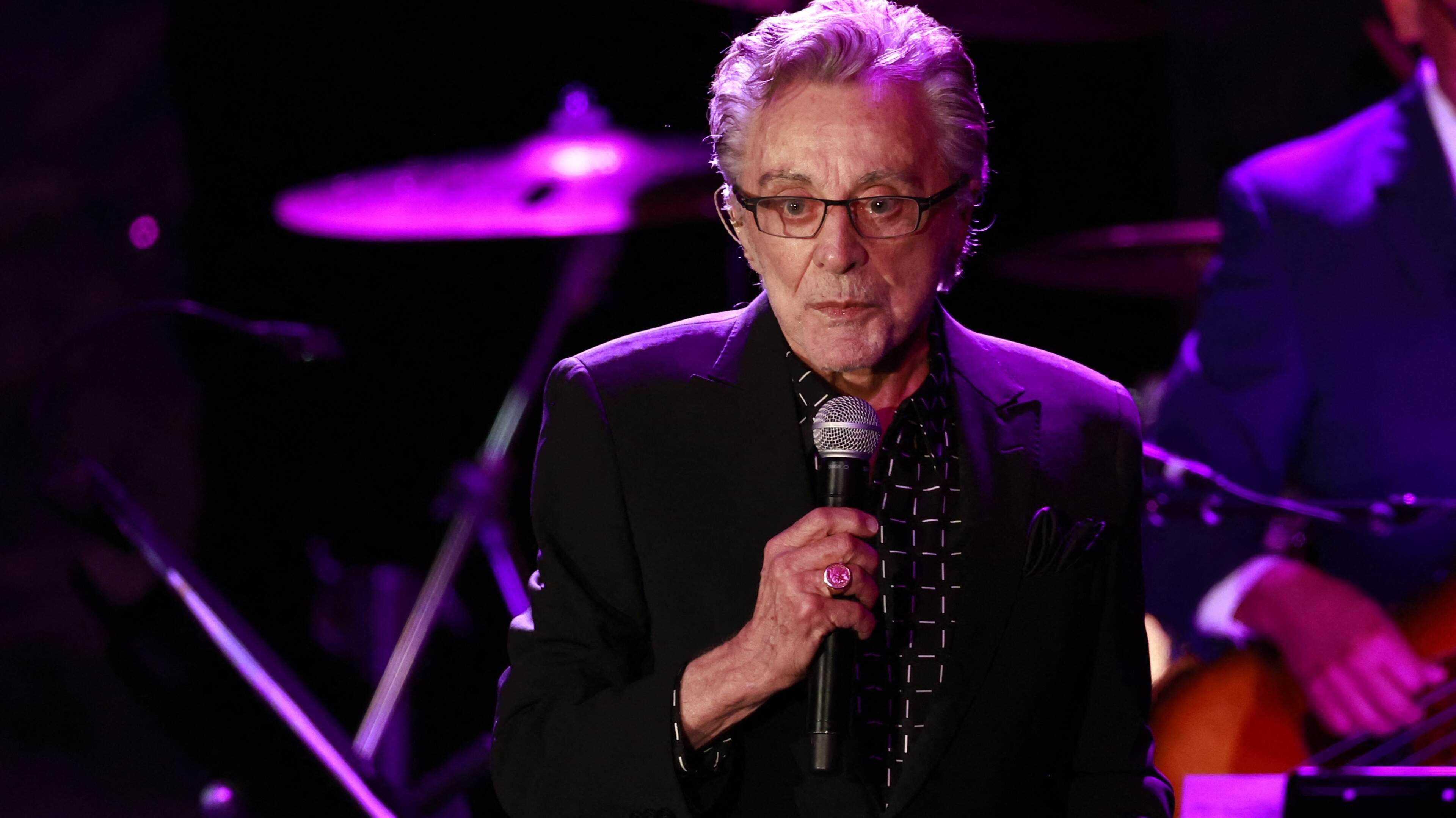 Frankie Valli (92) annuleert shows dit jaar vanwege gezondheid