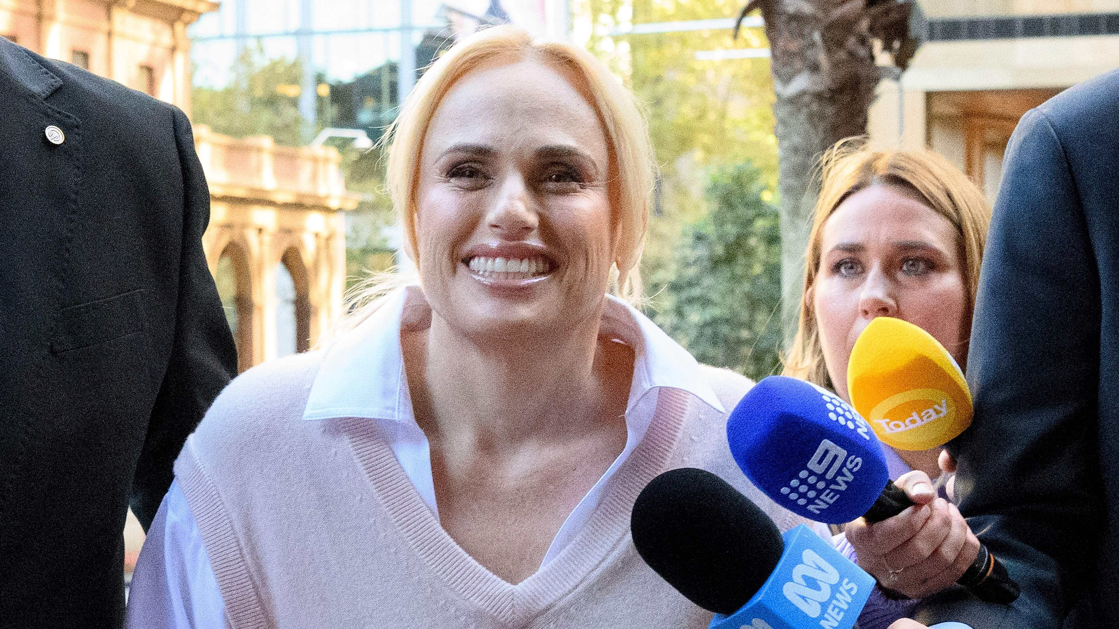Rebel Wilson wint smaadzaak van Charlotte MacInnes