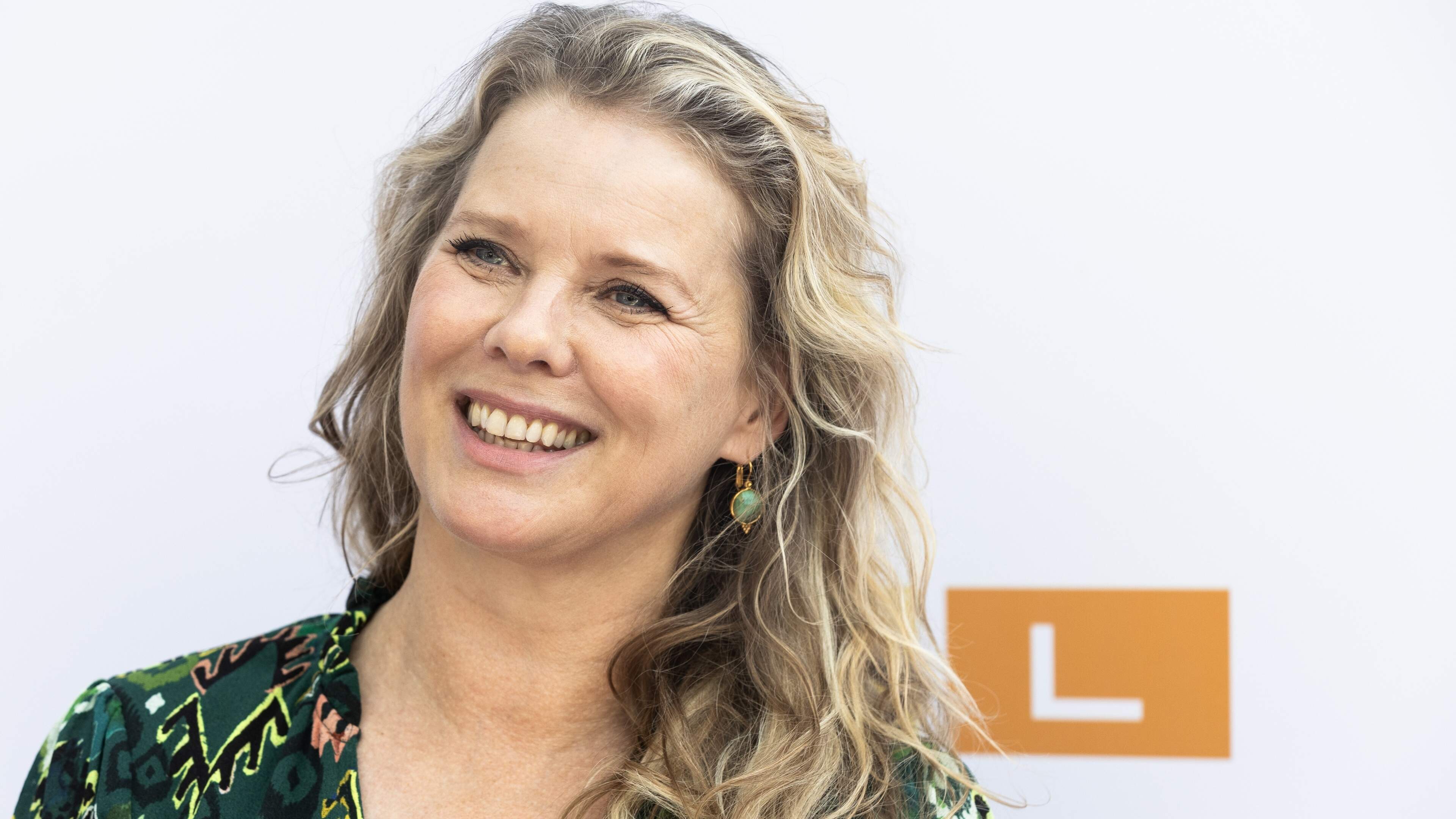 Babette van Veen spreekt opnieuw dank uit voor steun na overlijden ex-man Bas Westerweel: ’Ik ben overspoeld met liefde’