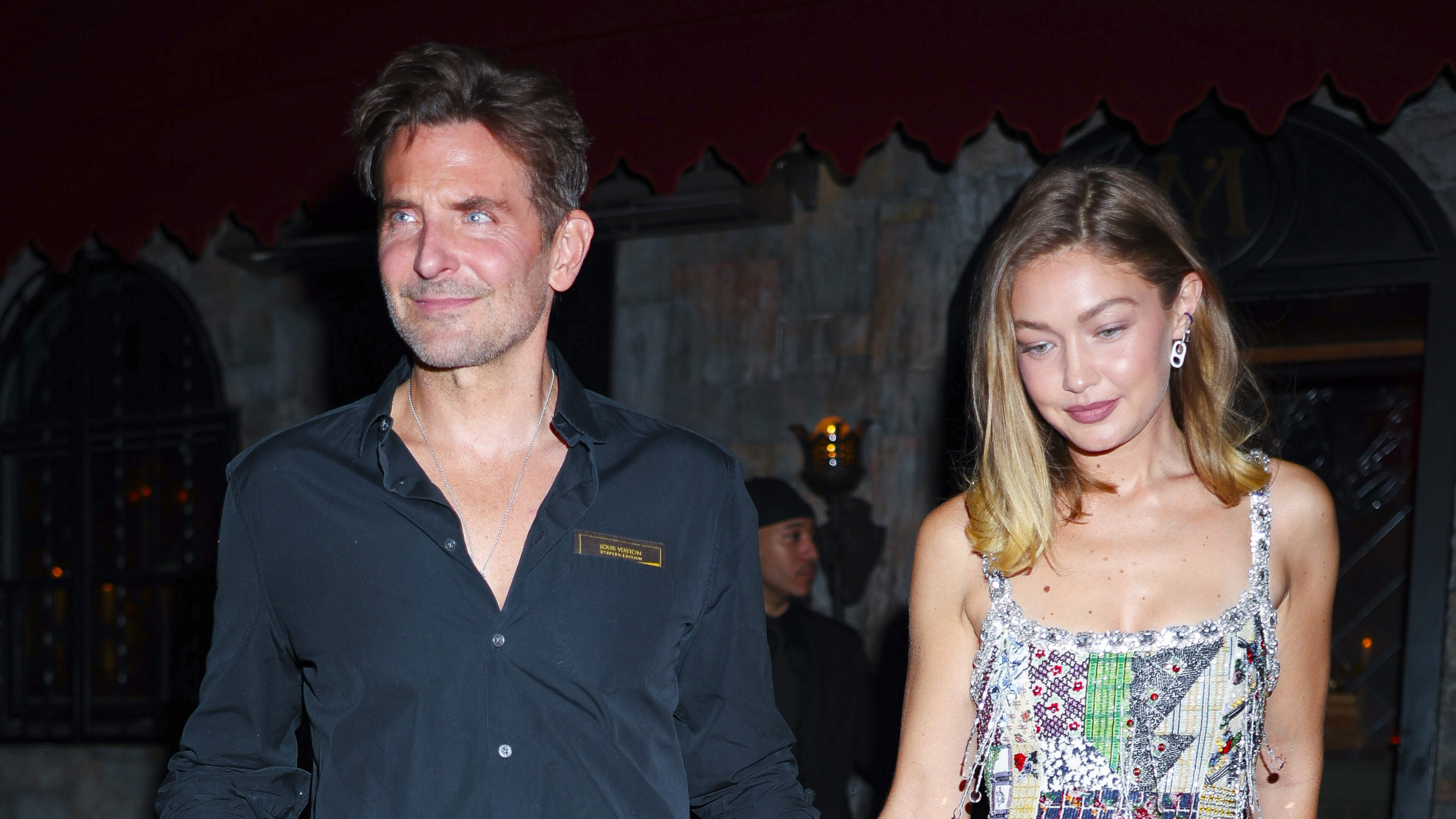 Zijn Gigi Hadid en Bradley Cooper stiekem getrouwd? Fans denken van wel na opvallende foto’s