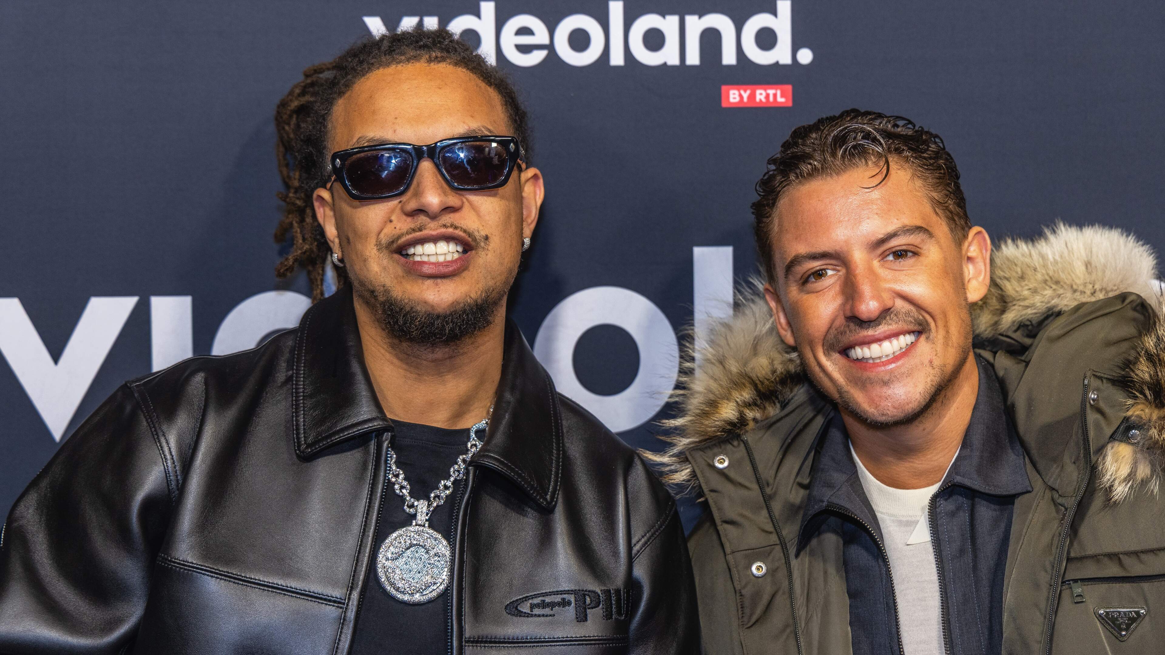 Maand na sterfgeval in Volendams zwembad nemen Ronnie Flex en Lil Kleine daar verdrinkingsscène op