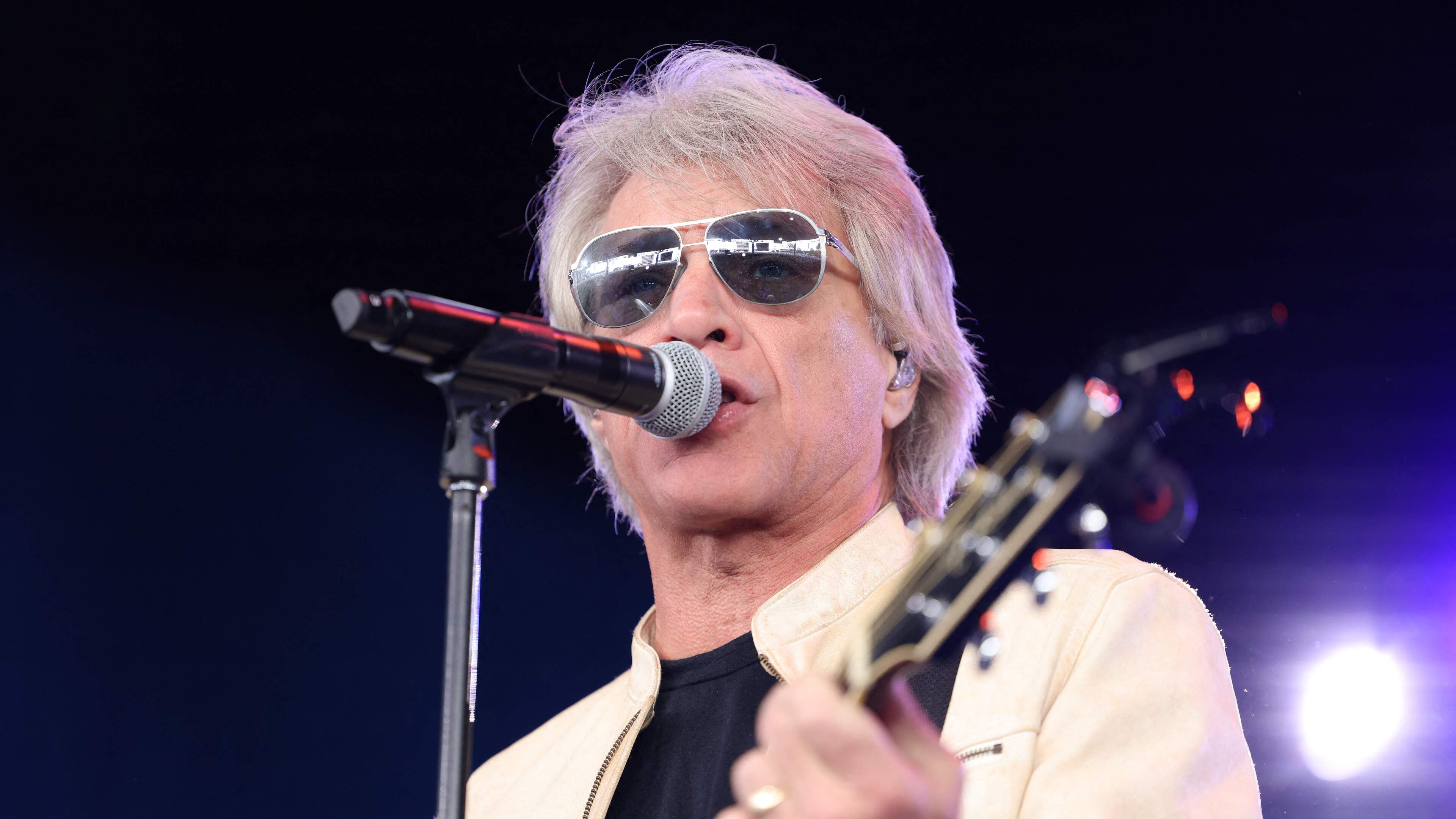 Bon Jovi breekt show in New York af door stemproblemen